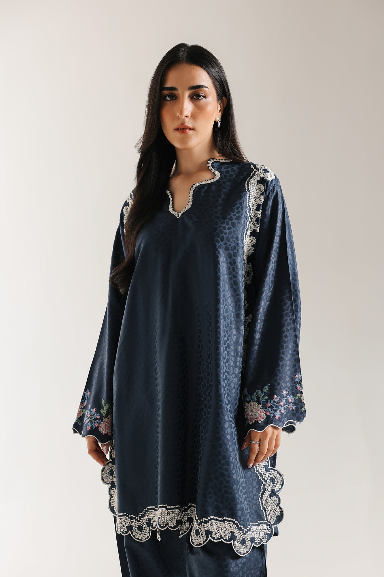 EMBROIDERED SUIT (E6630/102/621)