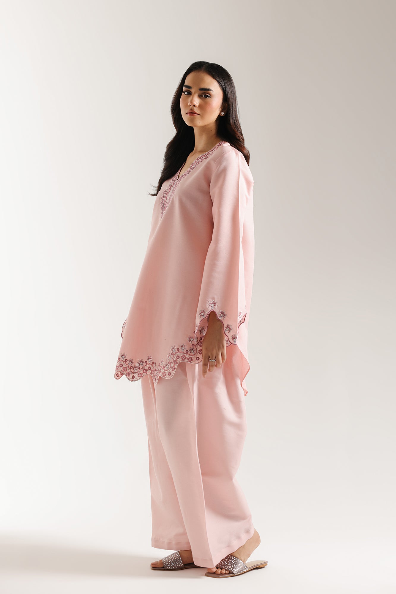 EMBROIDERED SUIT (E6639/102/427)