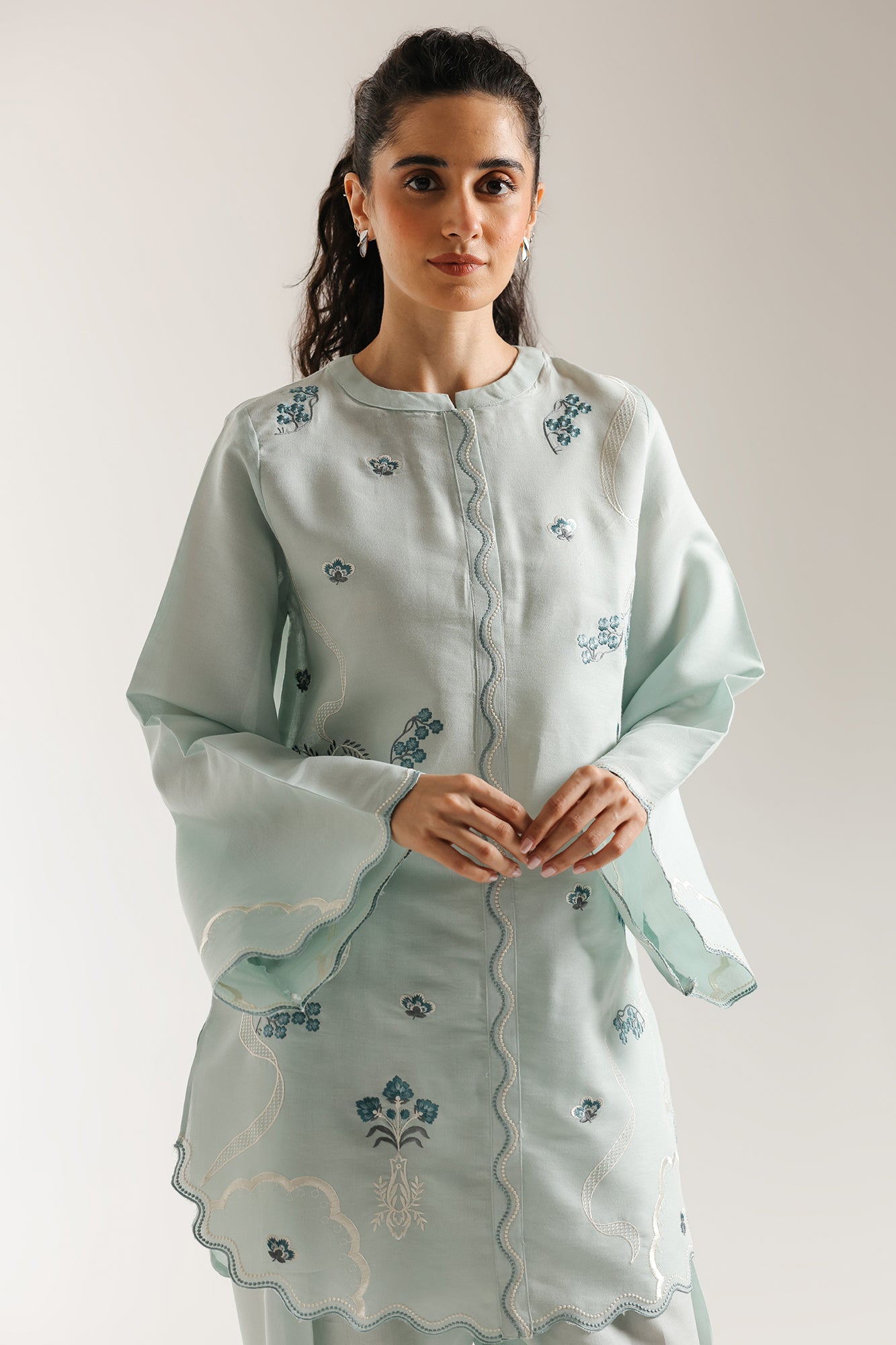 EMBROIDERED SUIT (E6641/102/719)