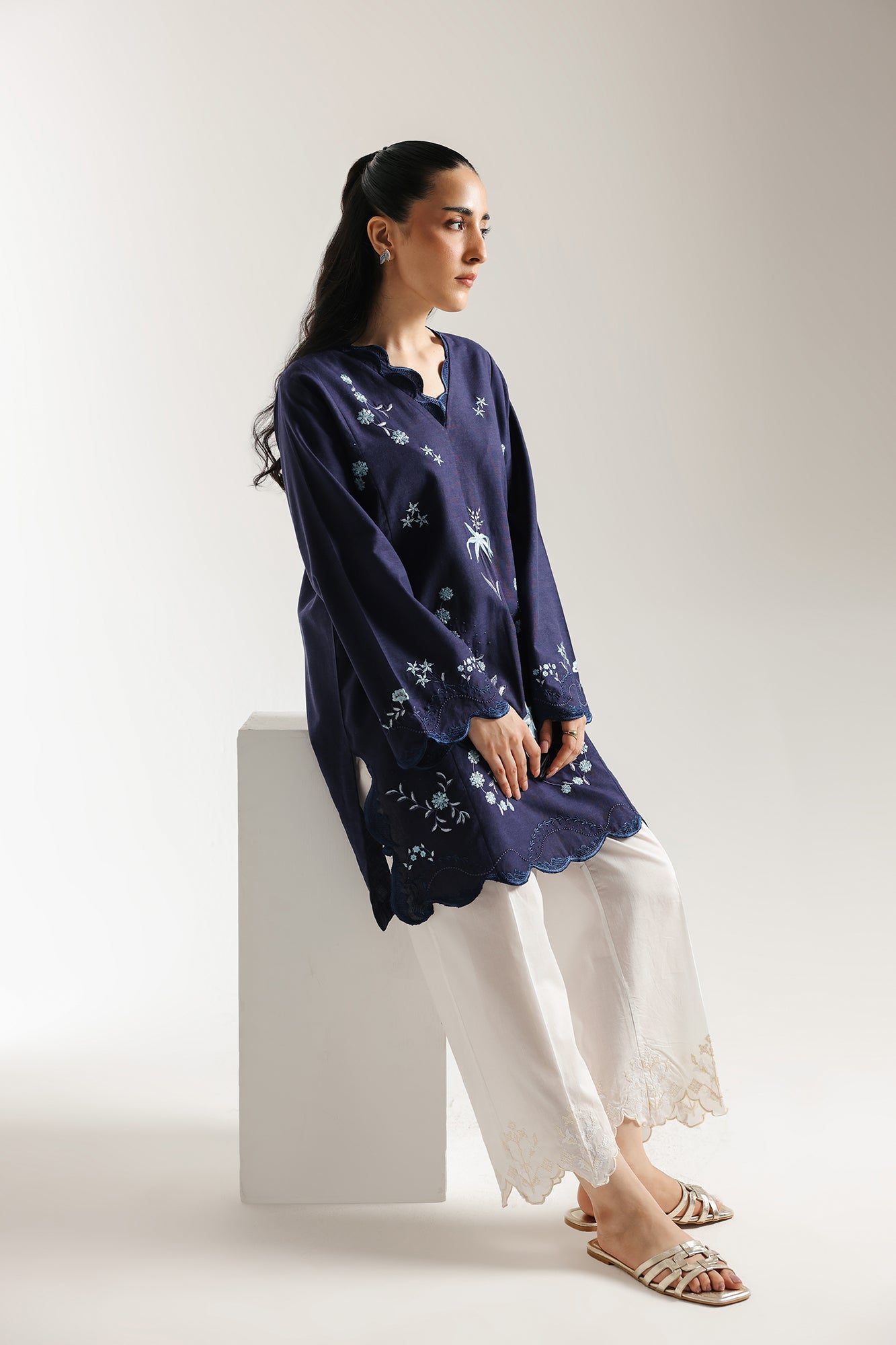 EMBROIDERED SHIRT (E6648/102/623)