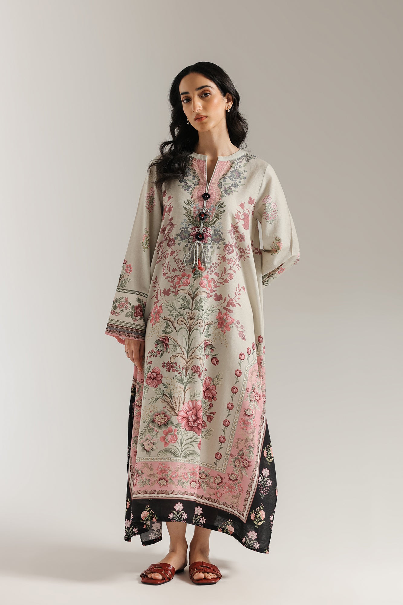 EMBROIDERED DRESS (E6651/102/130)