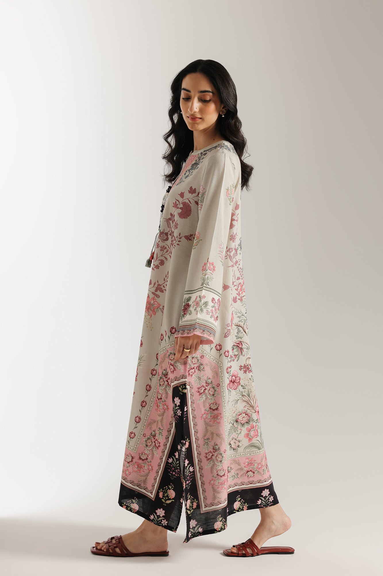 EMBROIDERED DRESS (E6651/102/130)