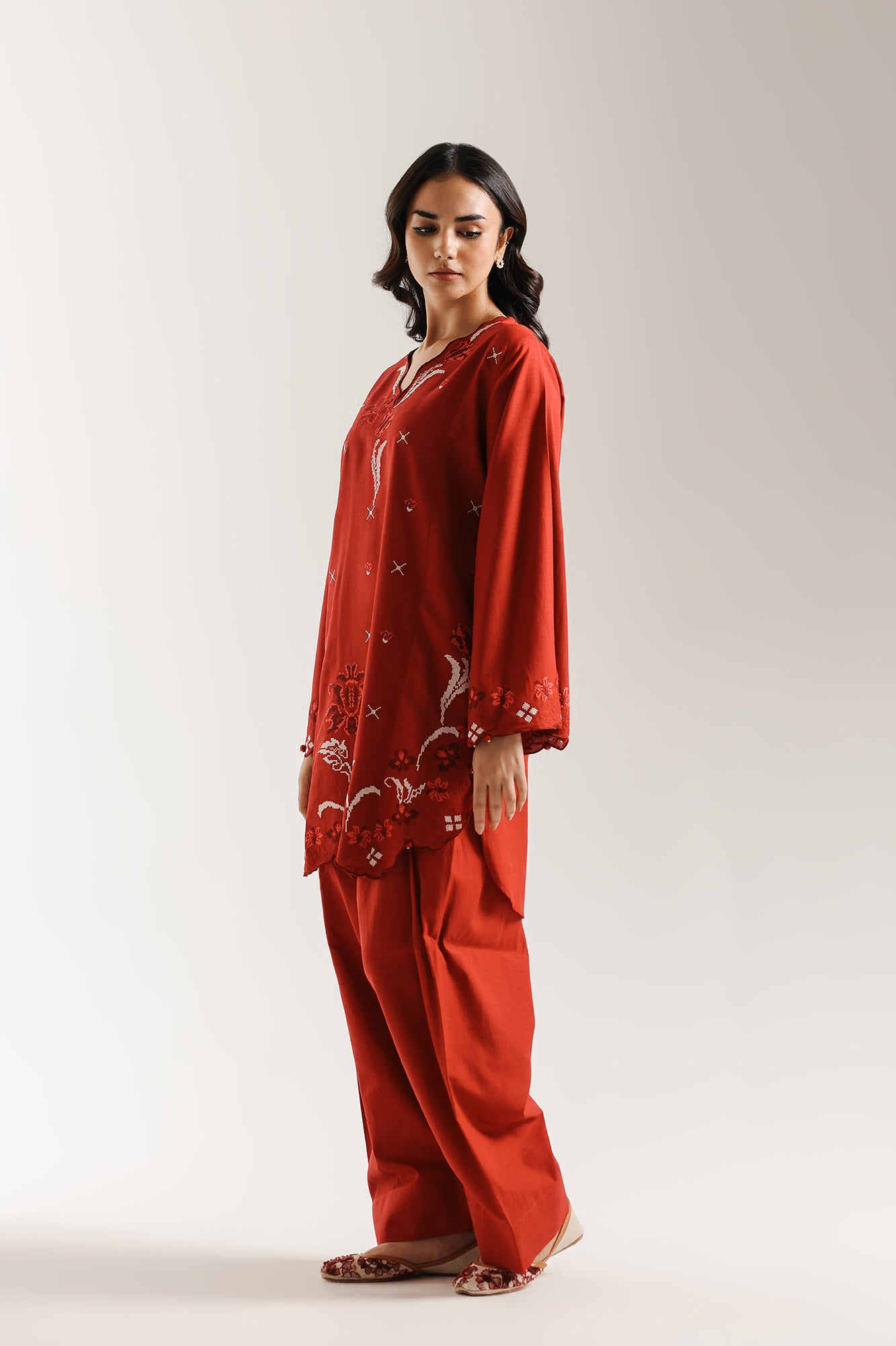 EMBROIDERED SUIT (E6652/102/301)