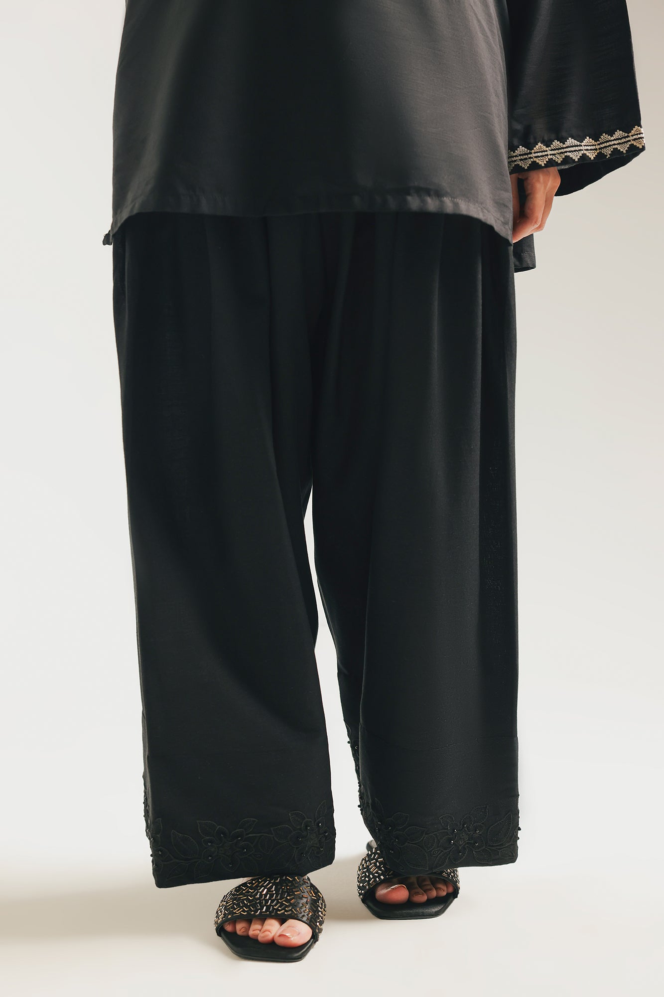 FARSHI SHALWAR (E6654/102/901)