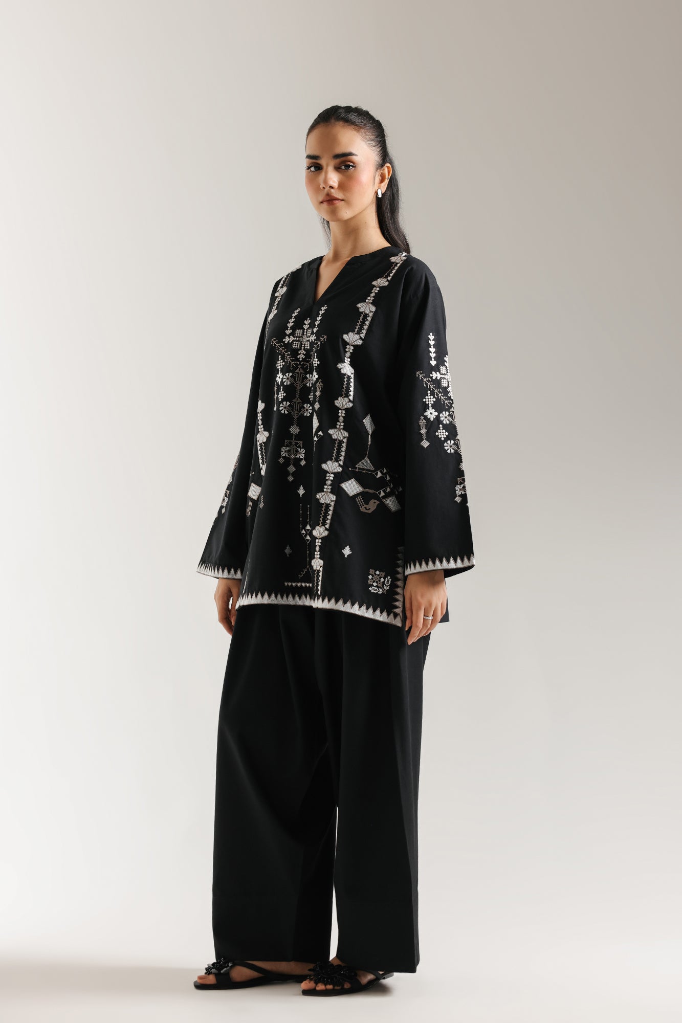EMBROIDERED KURTI (E6674/102/902)