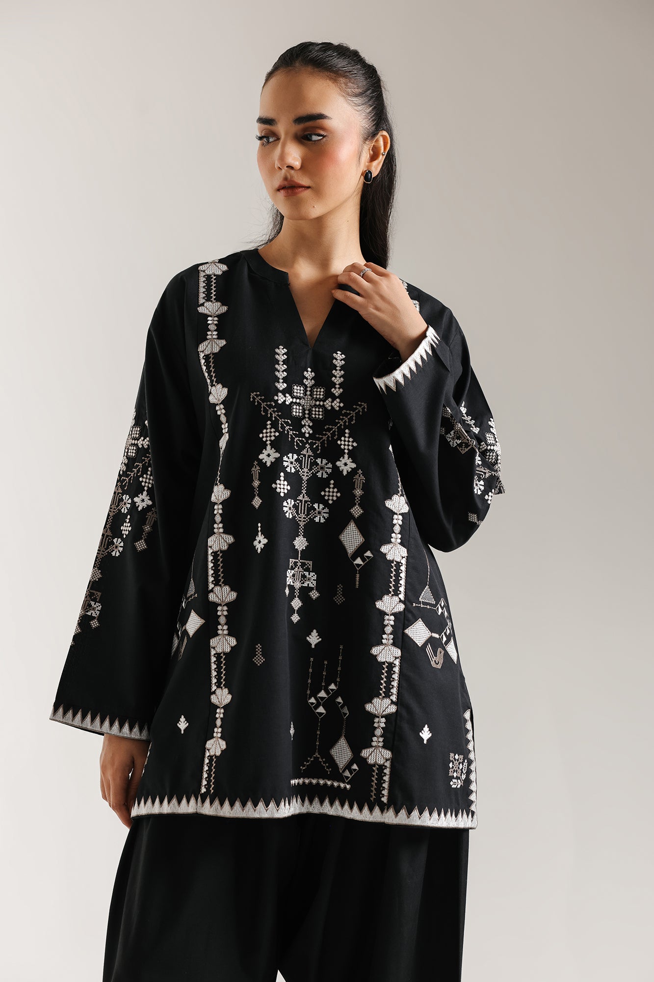 EMBROIDERED KURTI (E6674/102/902)
