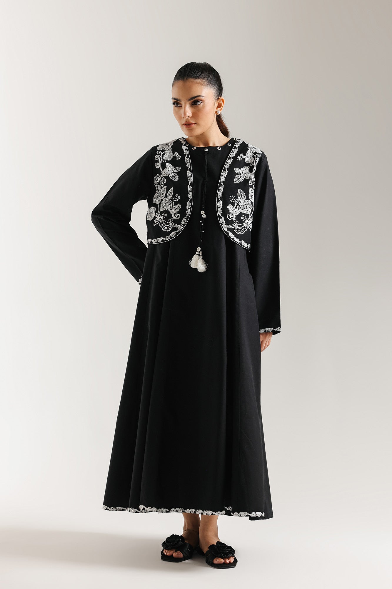 EMBROIDERED DRESS (E6944/102/901)