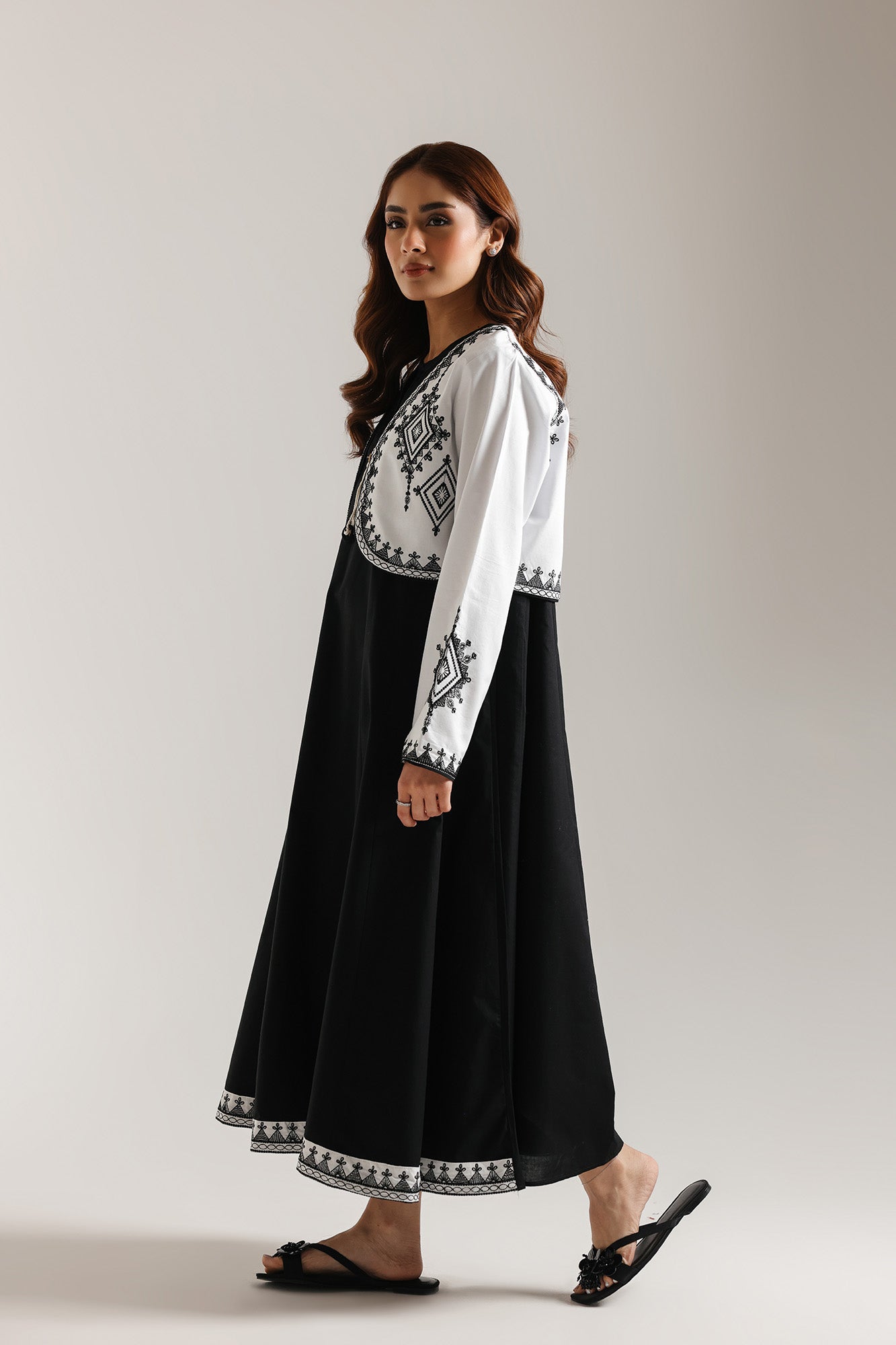 EMBROIDERED DRESS (E6945/102/902)