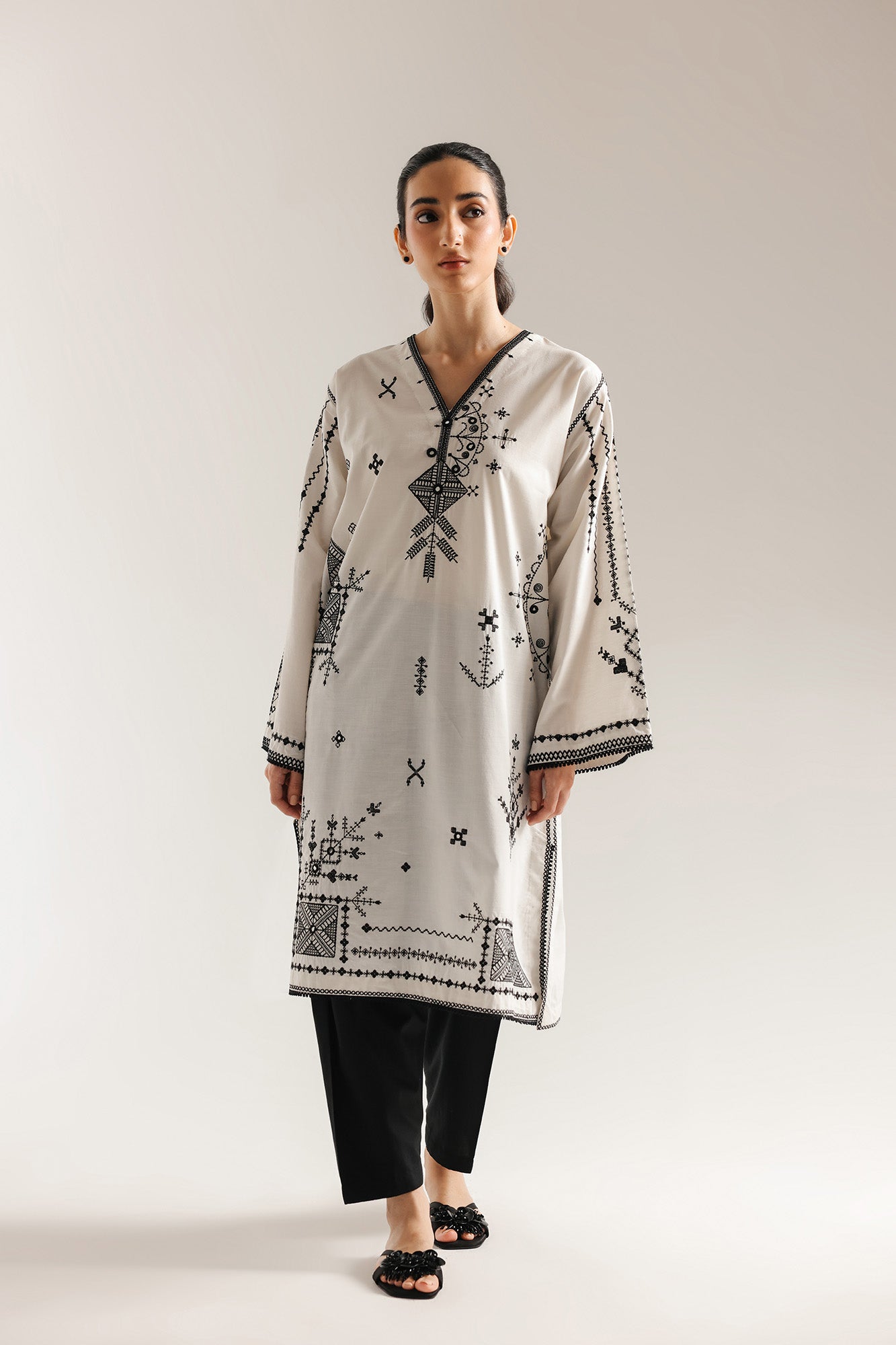 EMBROIDERED SHIRT (E6969/102/001)