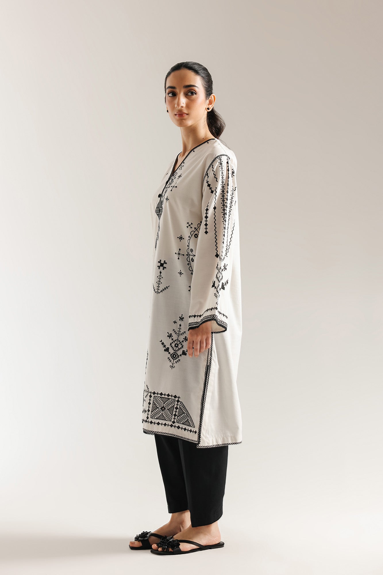 EMBROIDERED SHIRT (E6969/102/001)