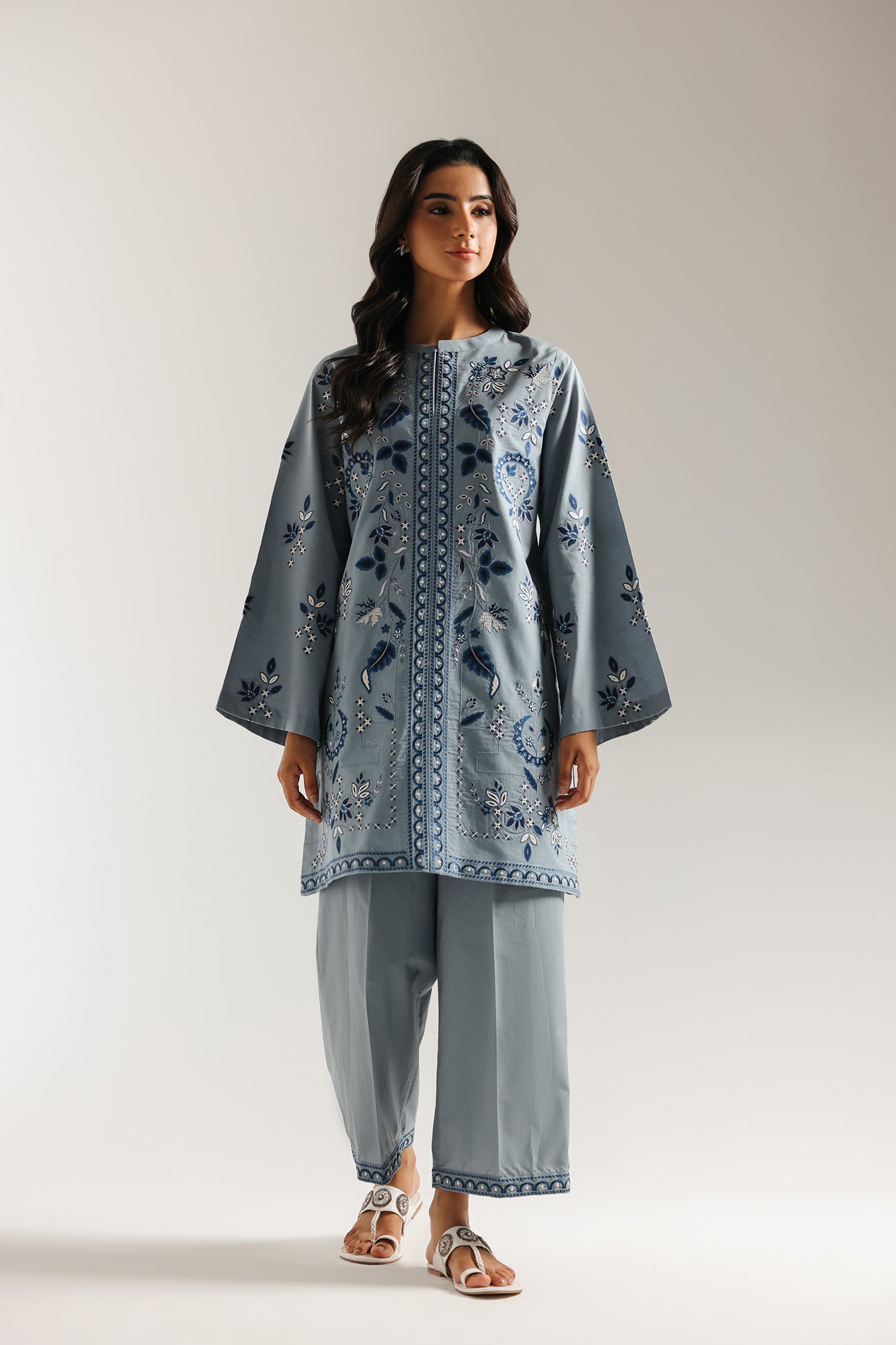 EMBROIDERED SUIT (E6973/102/605)