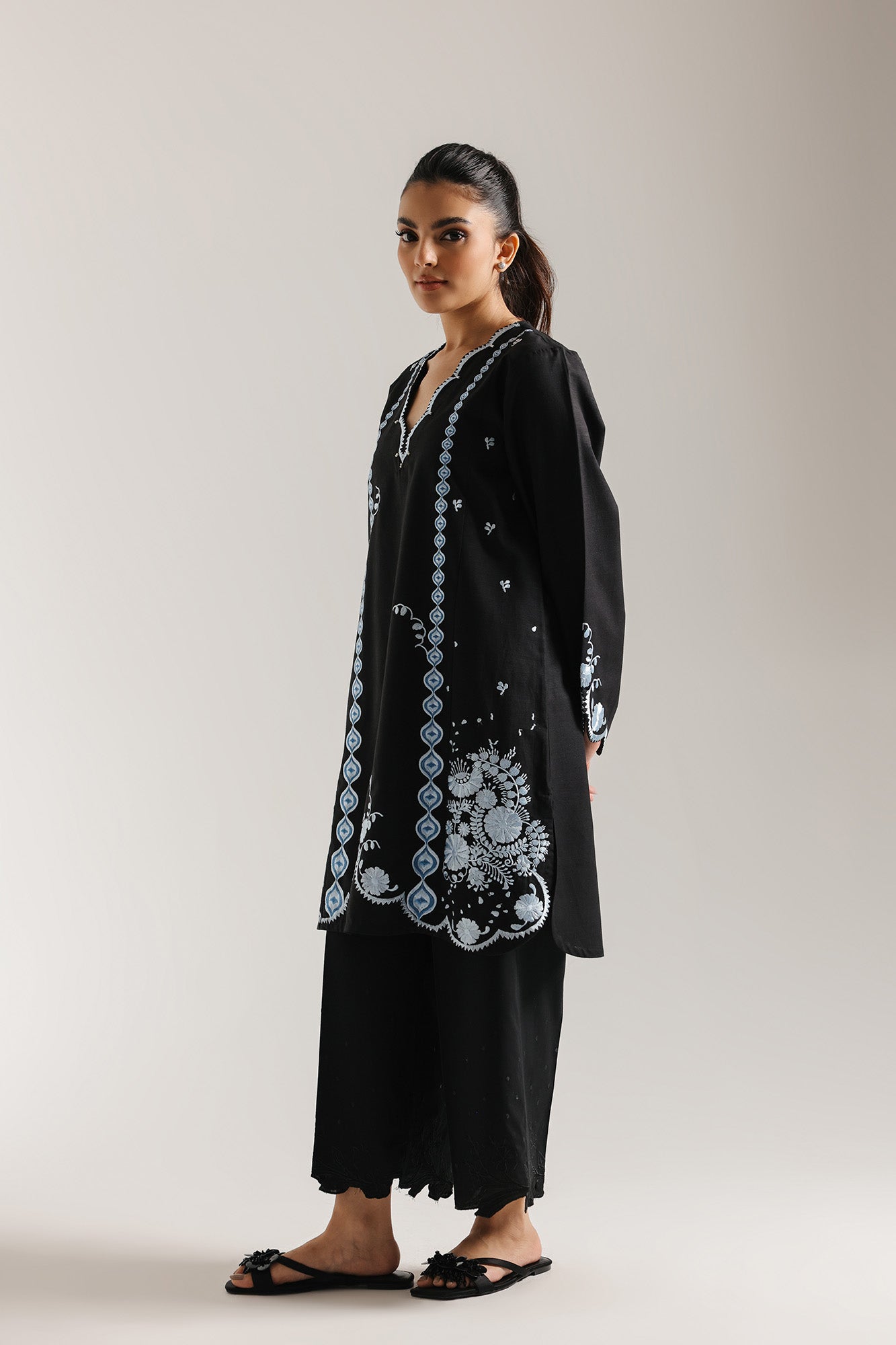 EMBROIDERED SHIRT (E6989/102/902)