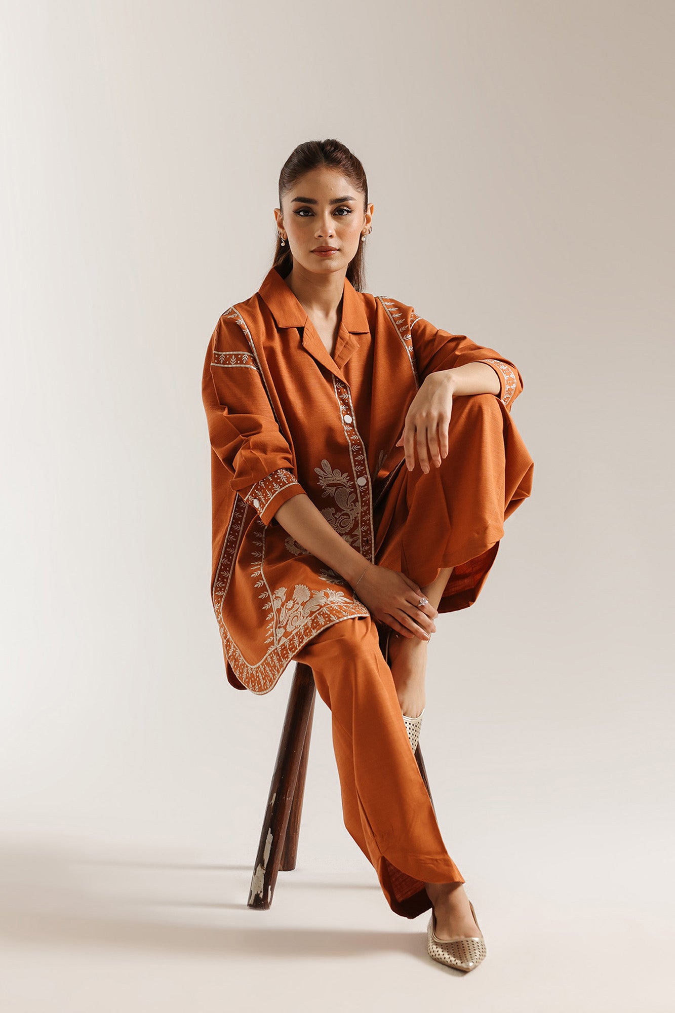 EMBROIDERED SUIT (E6996/102/212)