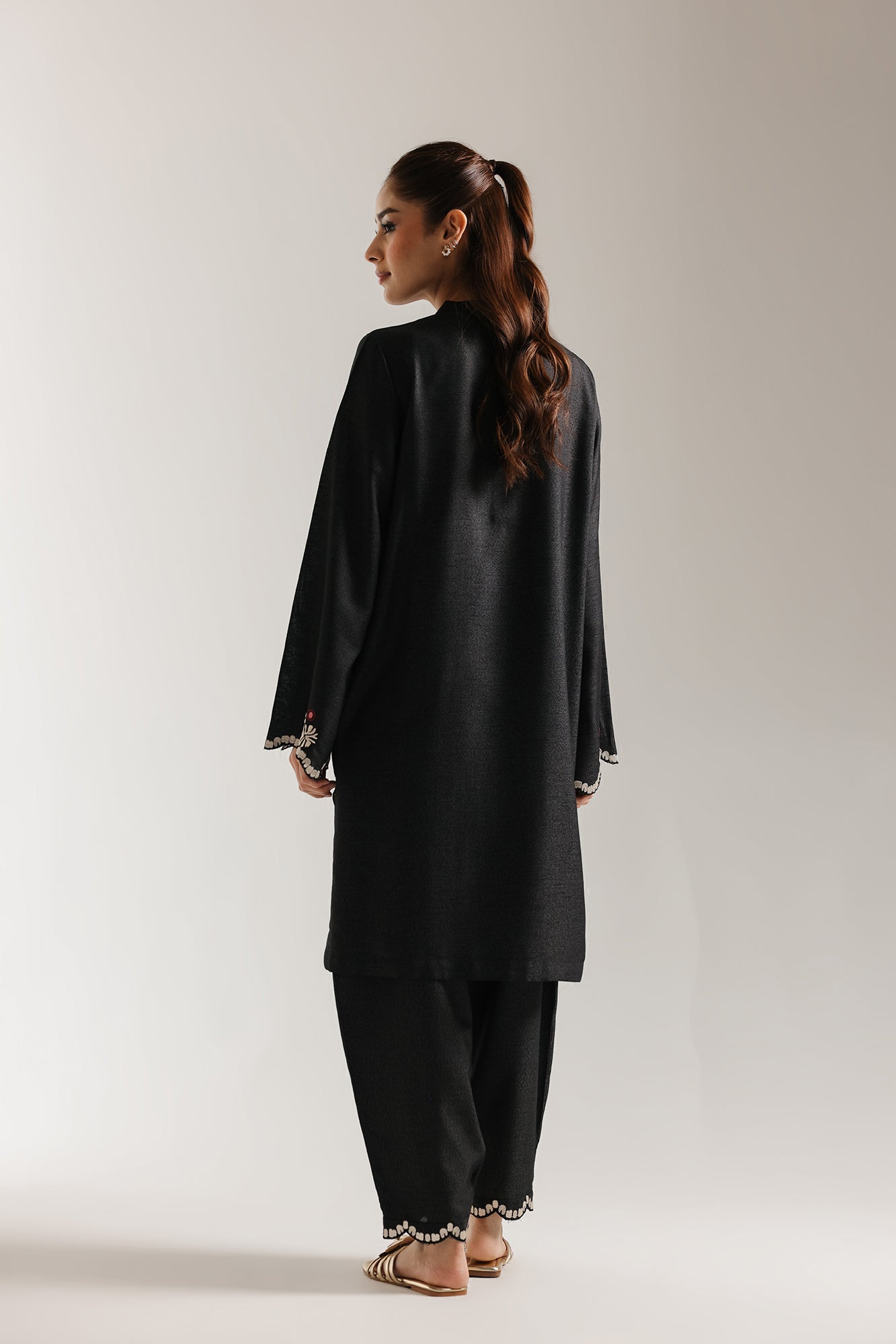 EMBROIDERED SUIT (E6999/102/902)