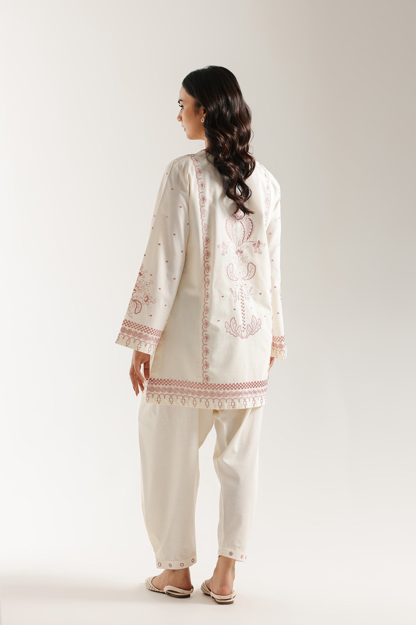 EMBROIDERED SUIT (E7000/102/002)