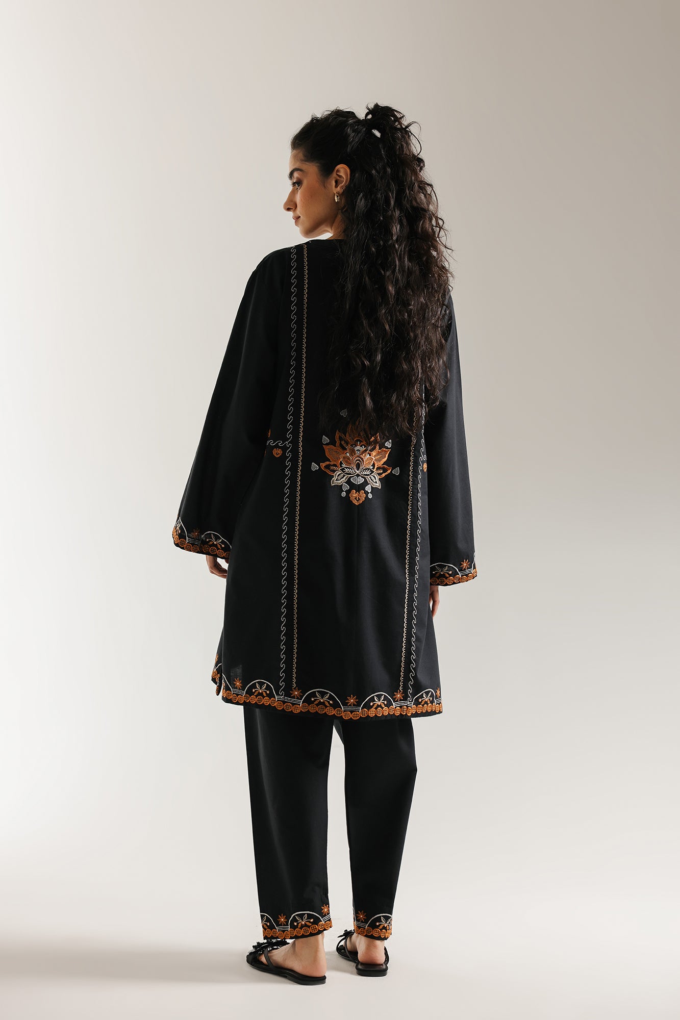 EMBROIDERED SUIT (E7004/102/902)