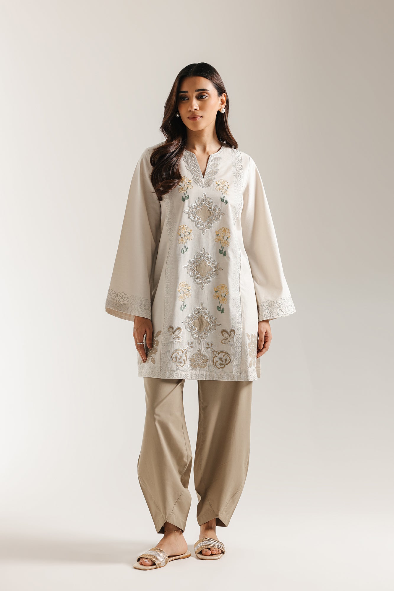 EMBROIDERED SUIT (E7005/102/002)