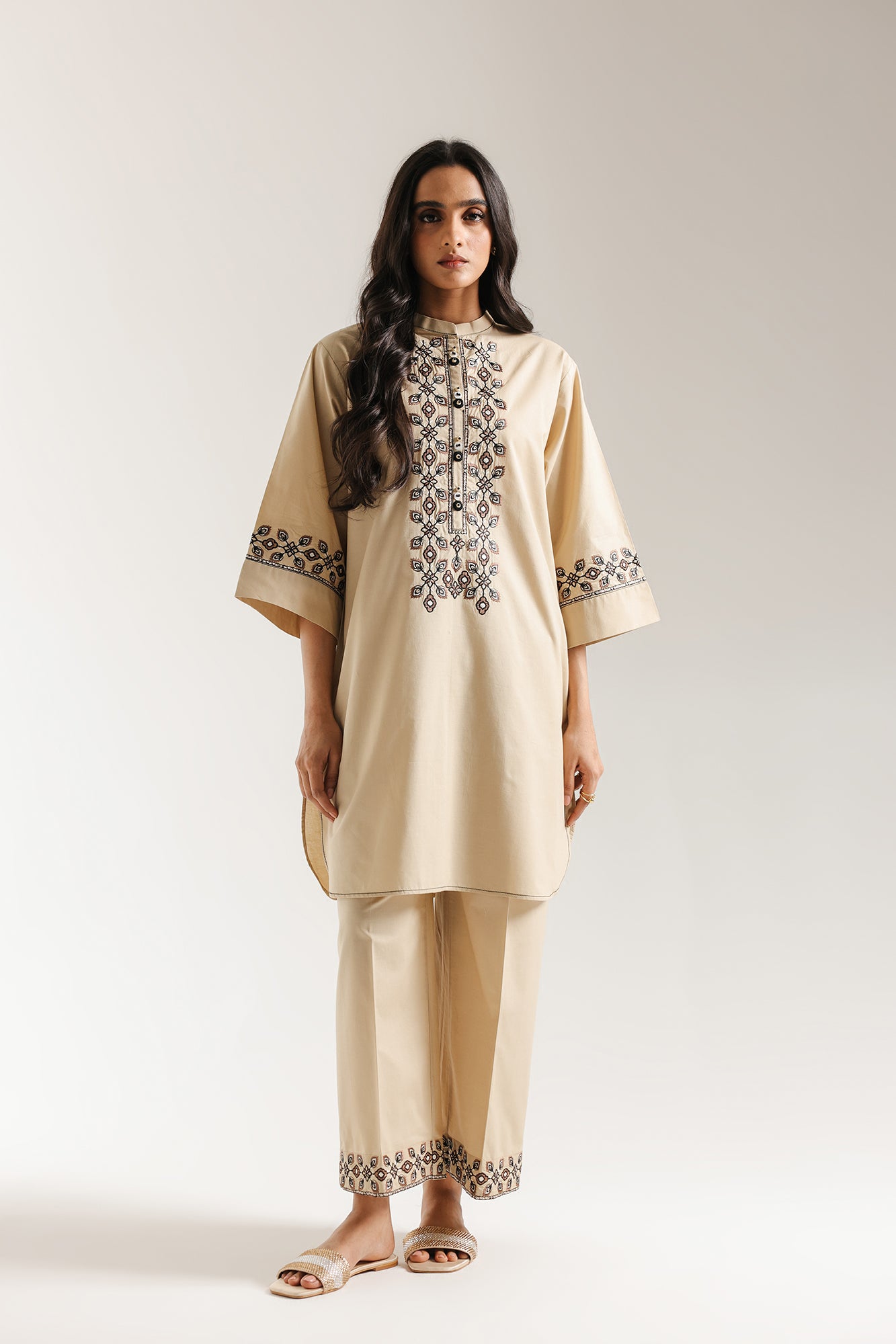 EMBROIDERED SUIT (E7009/102/112)