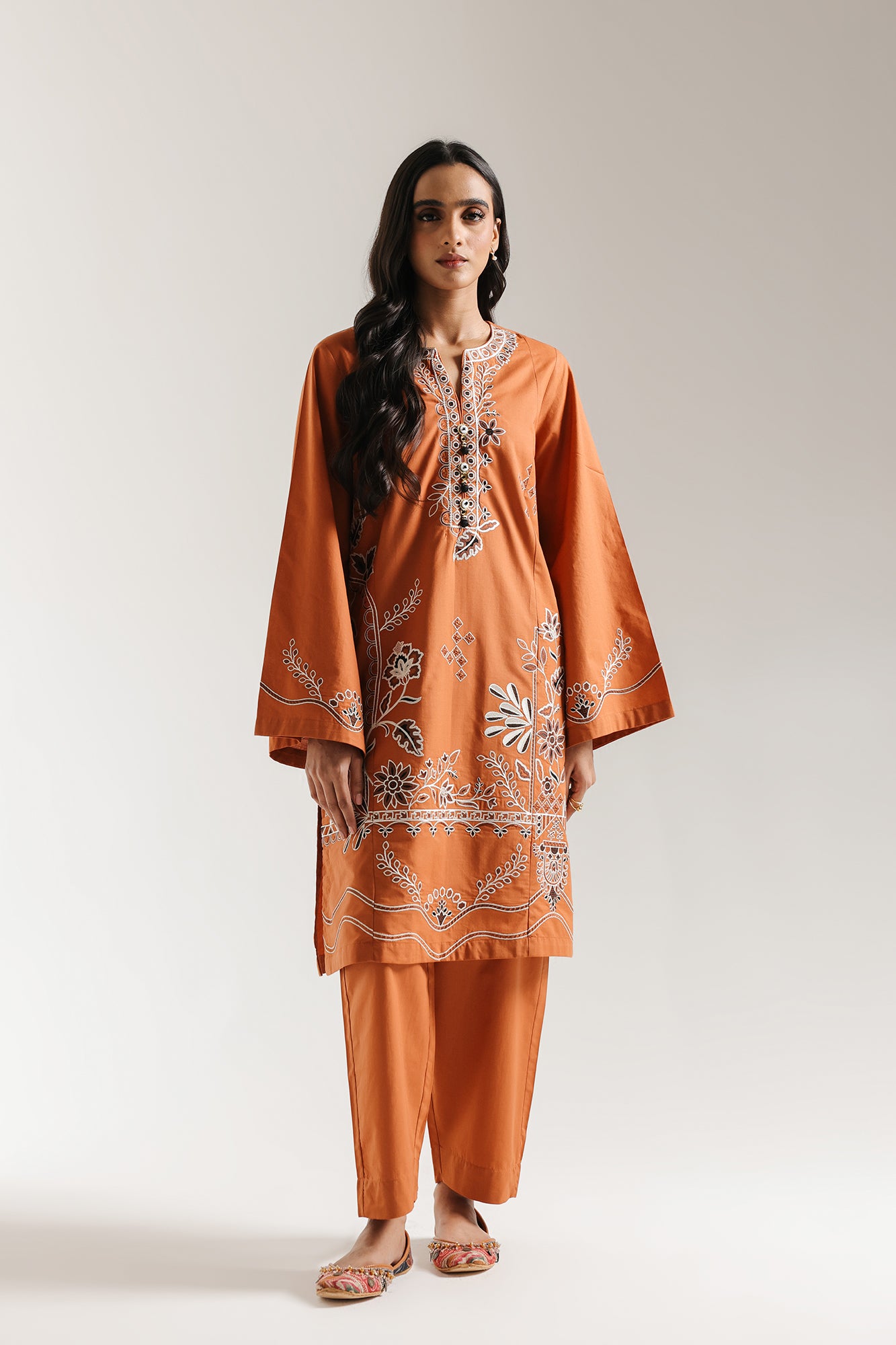 EMBROIDERED SUIT (E7014/102/214)