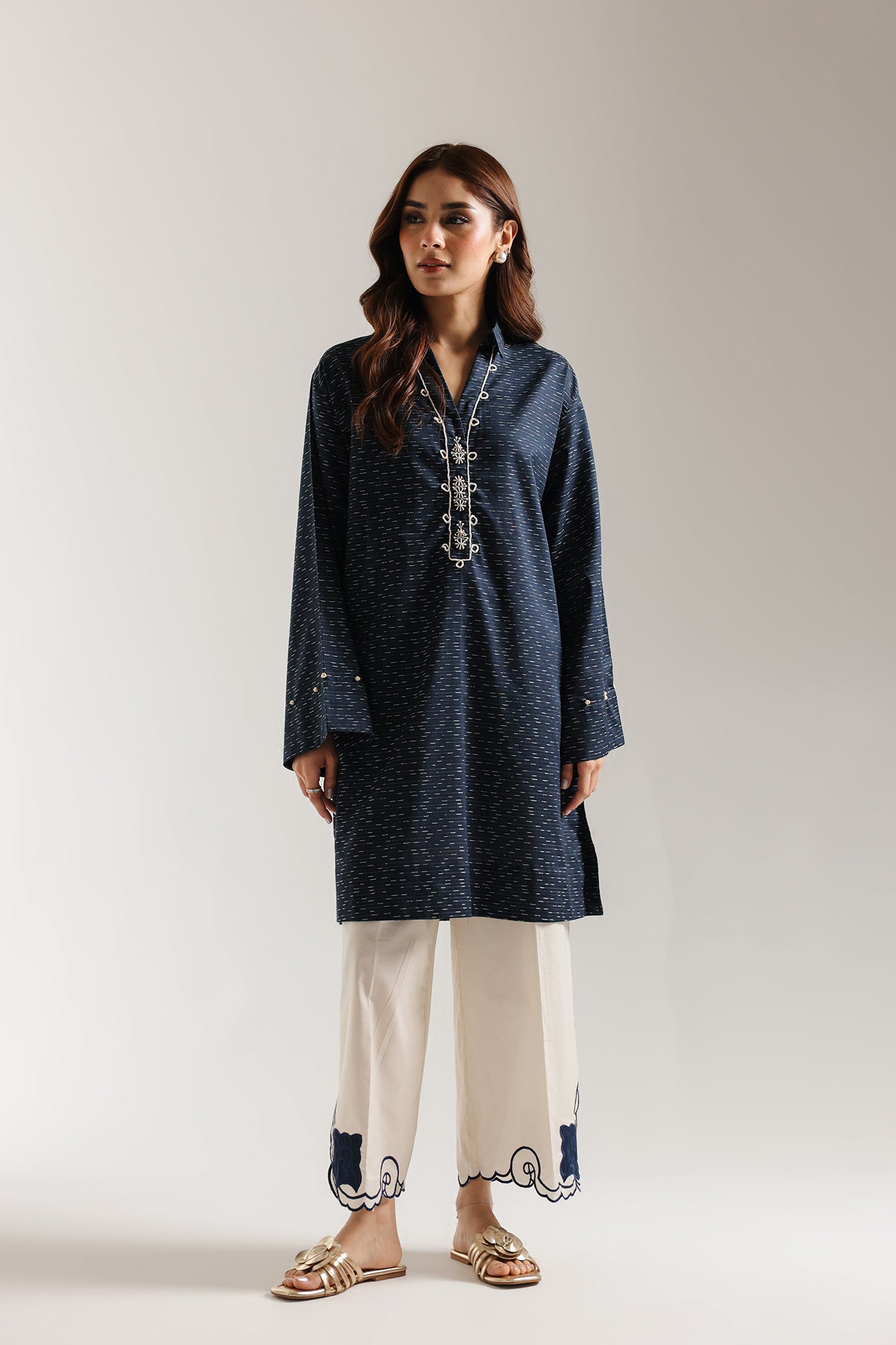 EMBROIDERED SUIT (E7018/102/618)