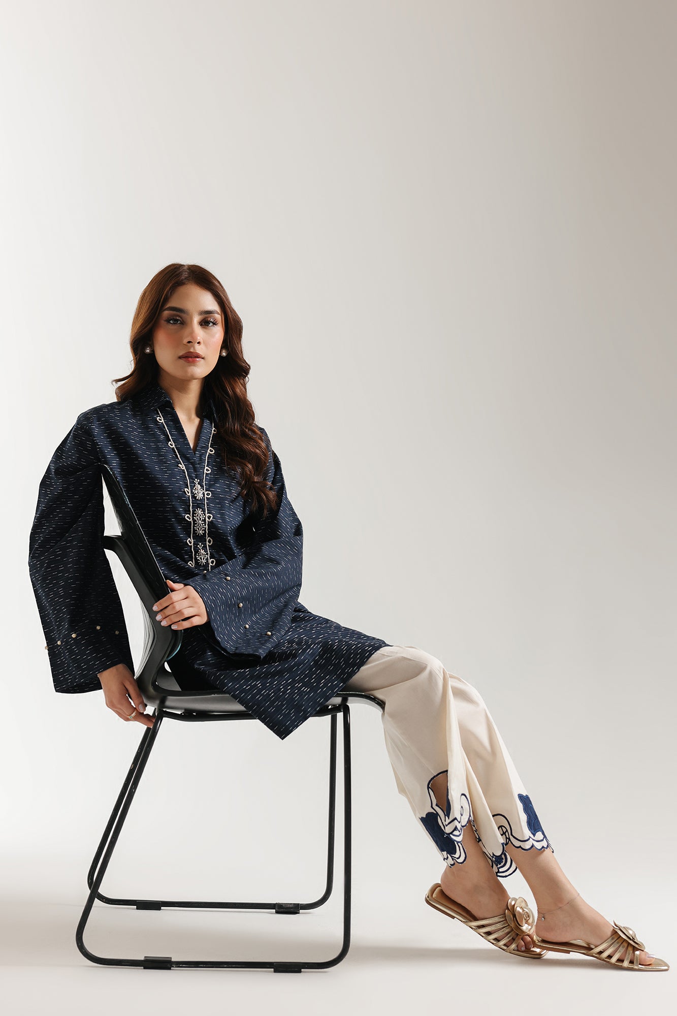 EMBROIDERED SUIT (E7018/102/618)