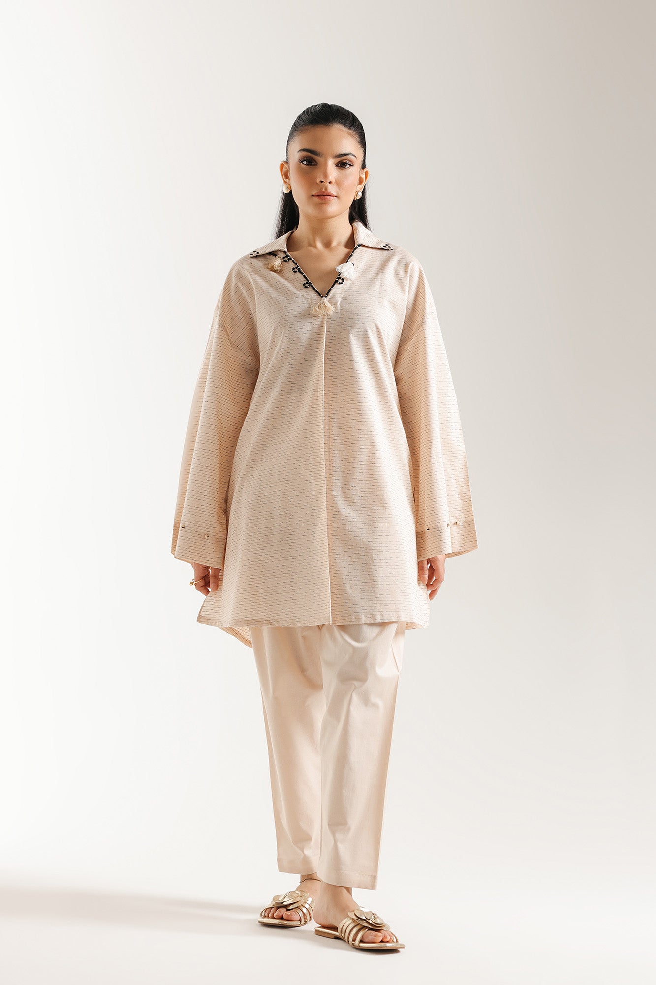 EMBROIDERED SUIT (E7019/102/225)