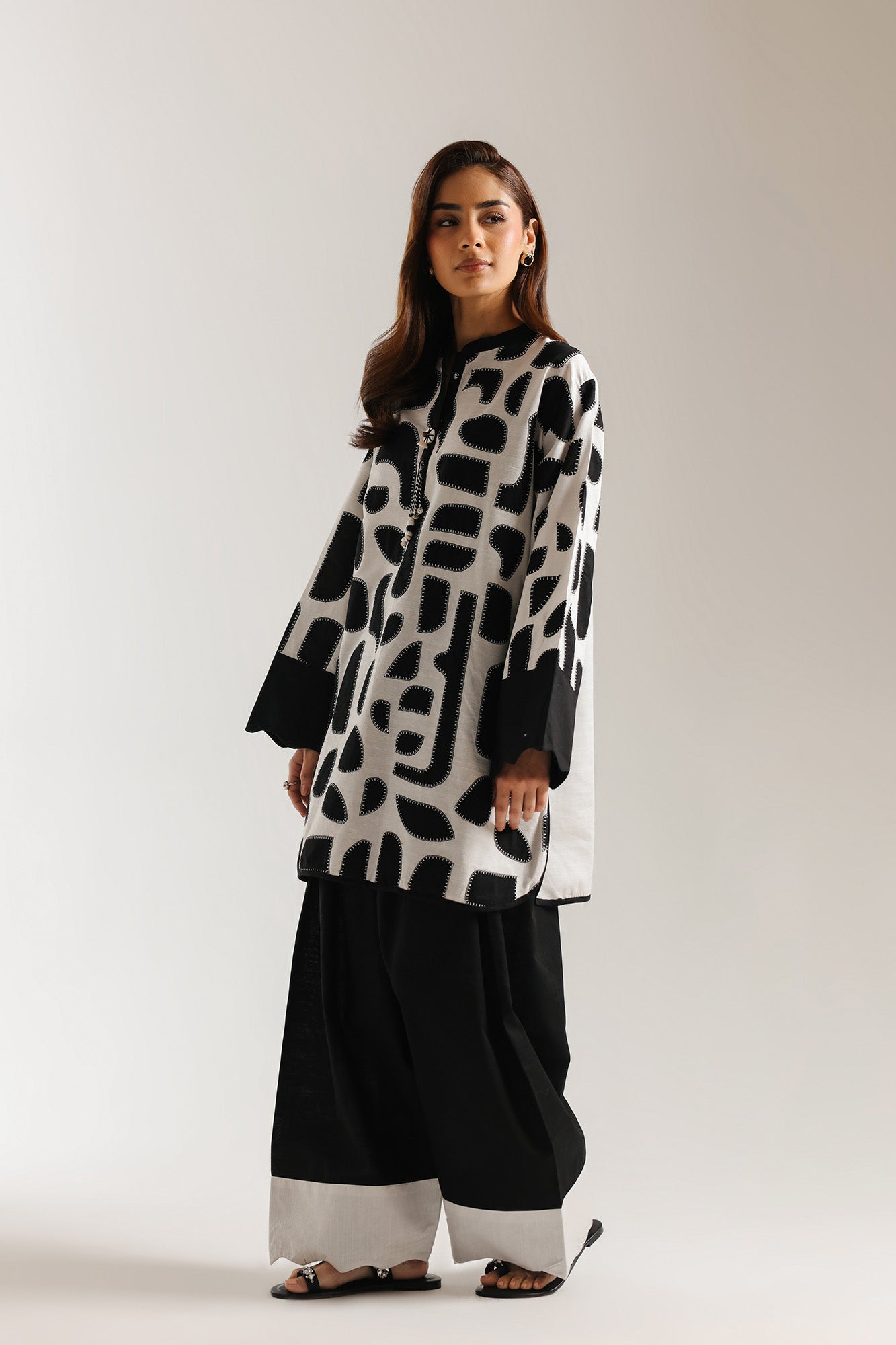 EMBROIDERED SUIT (E7036/102/001)