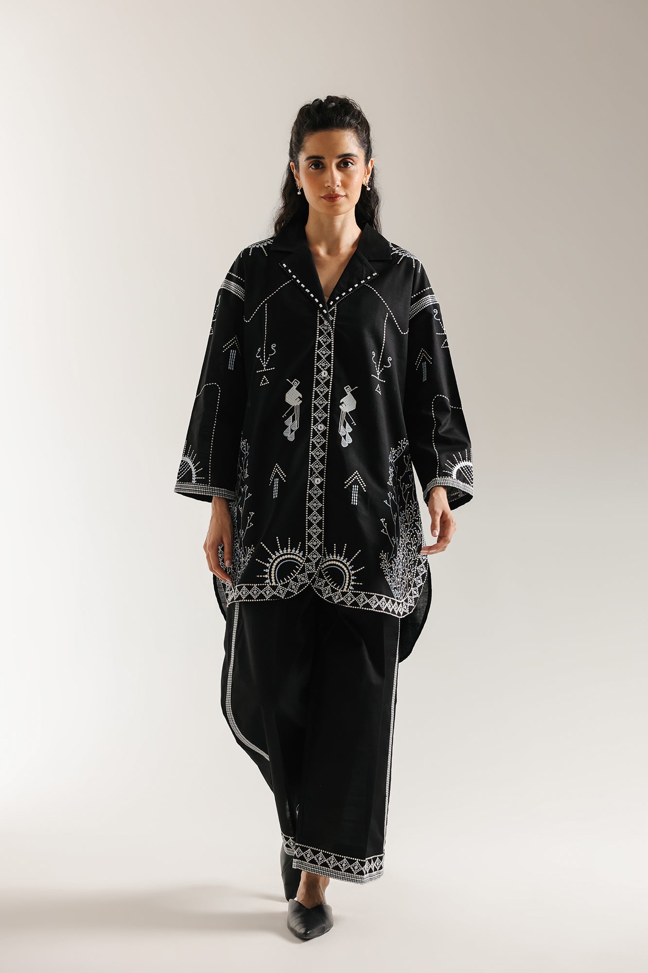 EMBROIDERED SUIT (E7038/102/902)