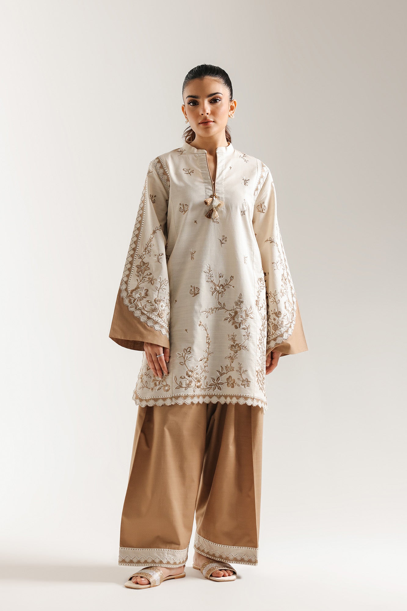 EMBROIDERED SUIT (E7040/102/003)