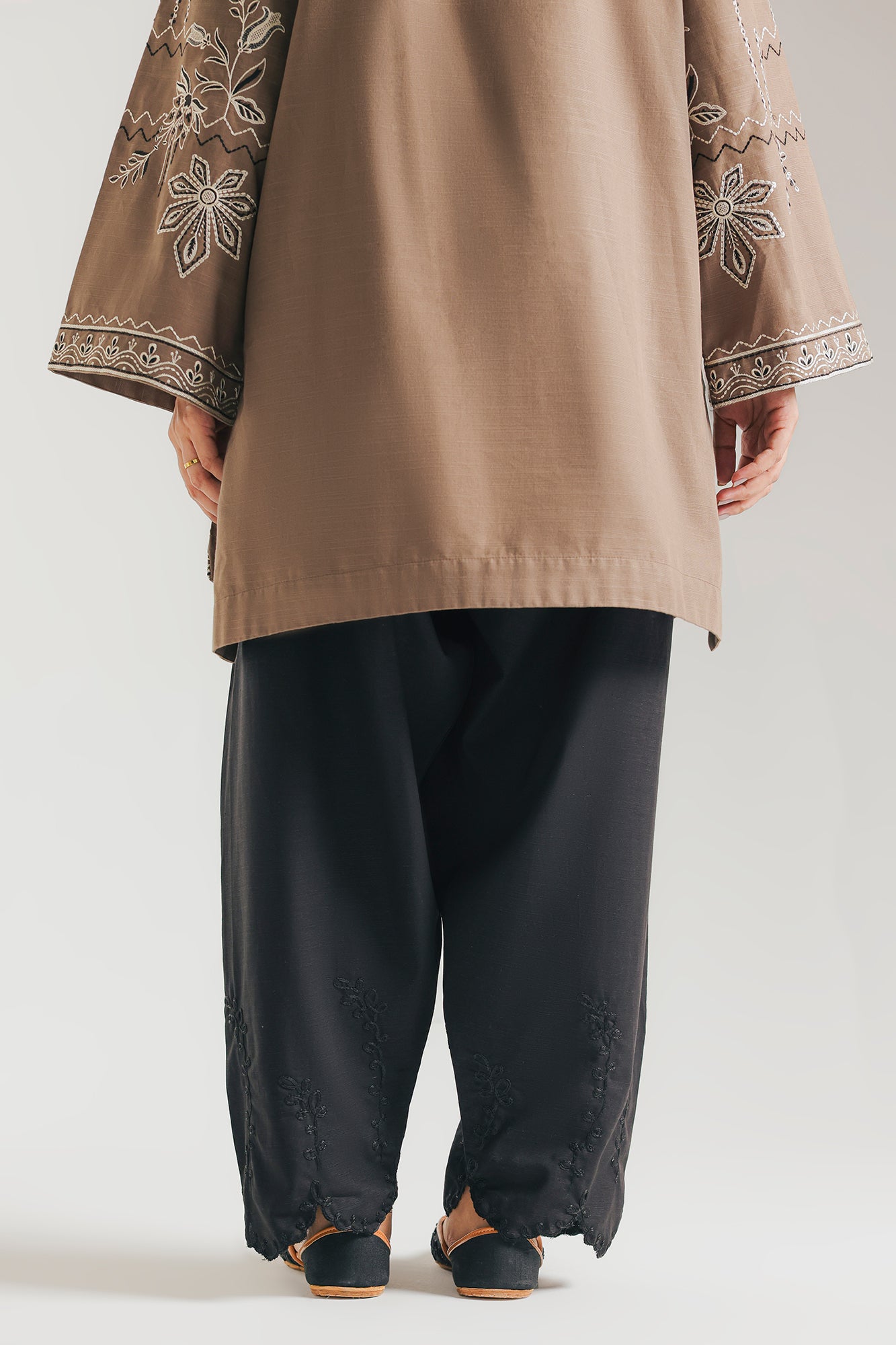 SHALWAR (E7057/102/902)