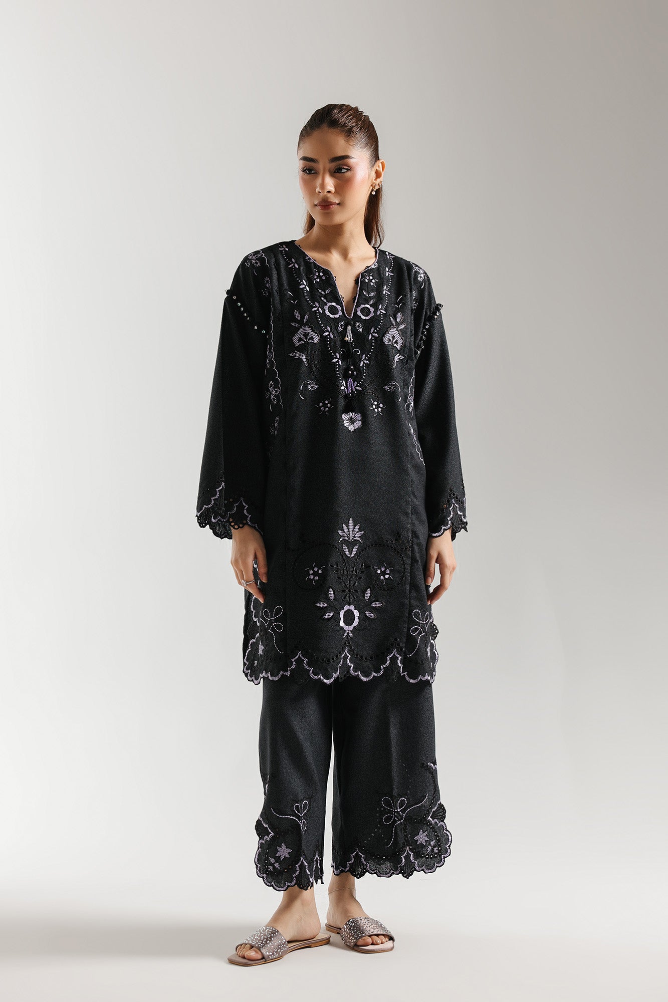 EMBROIDERED SUIT (E7212/102/902)