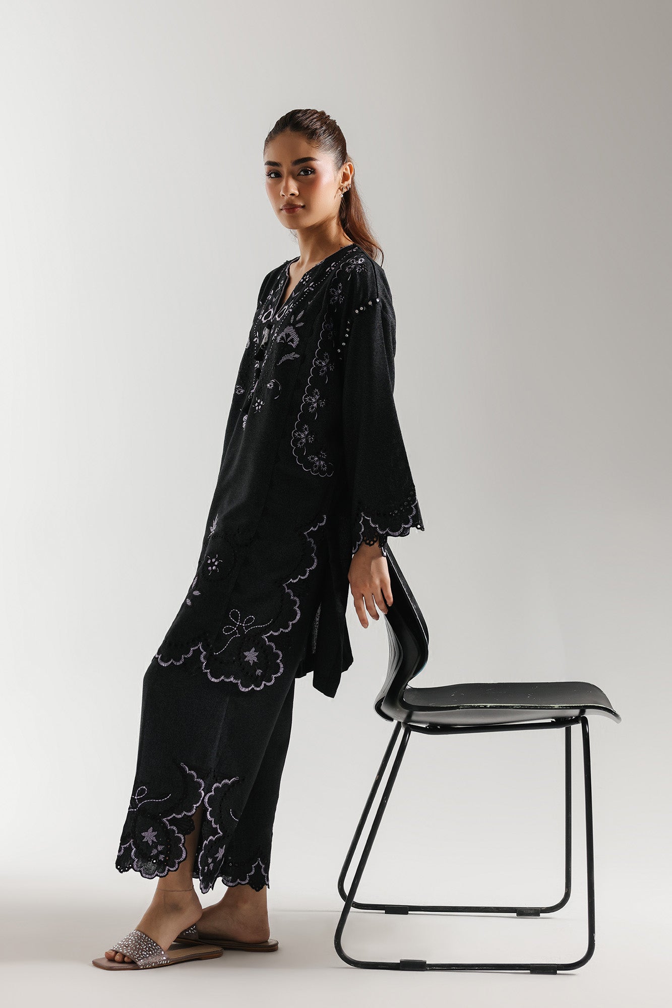 EMBROIDERED SUIT (E7212/102/902)