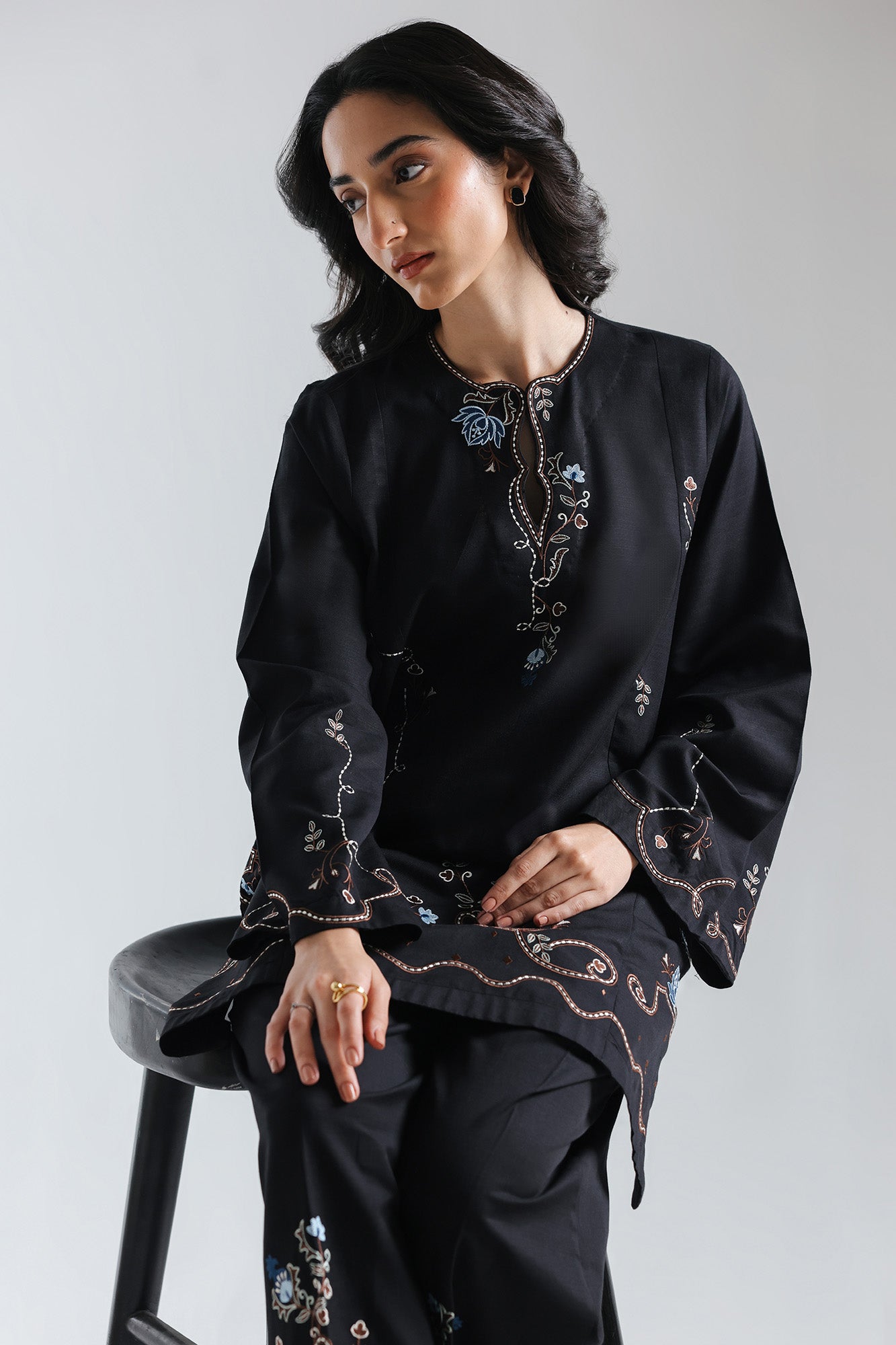 EMBROIDERED SUIT (E7214/102/902)