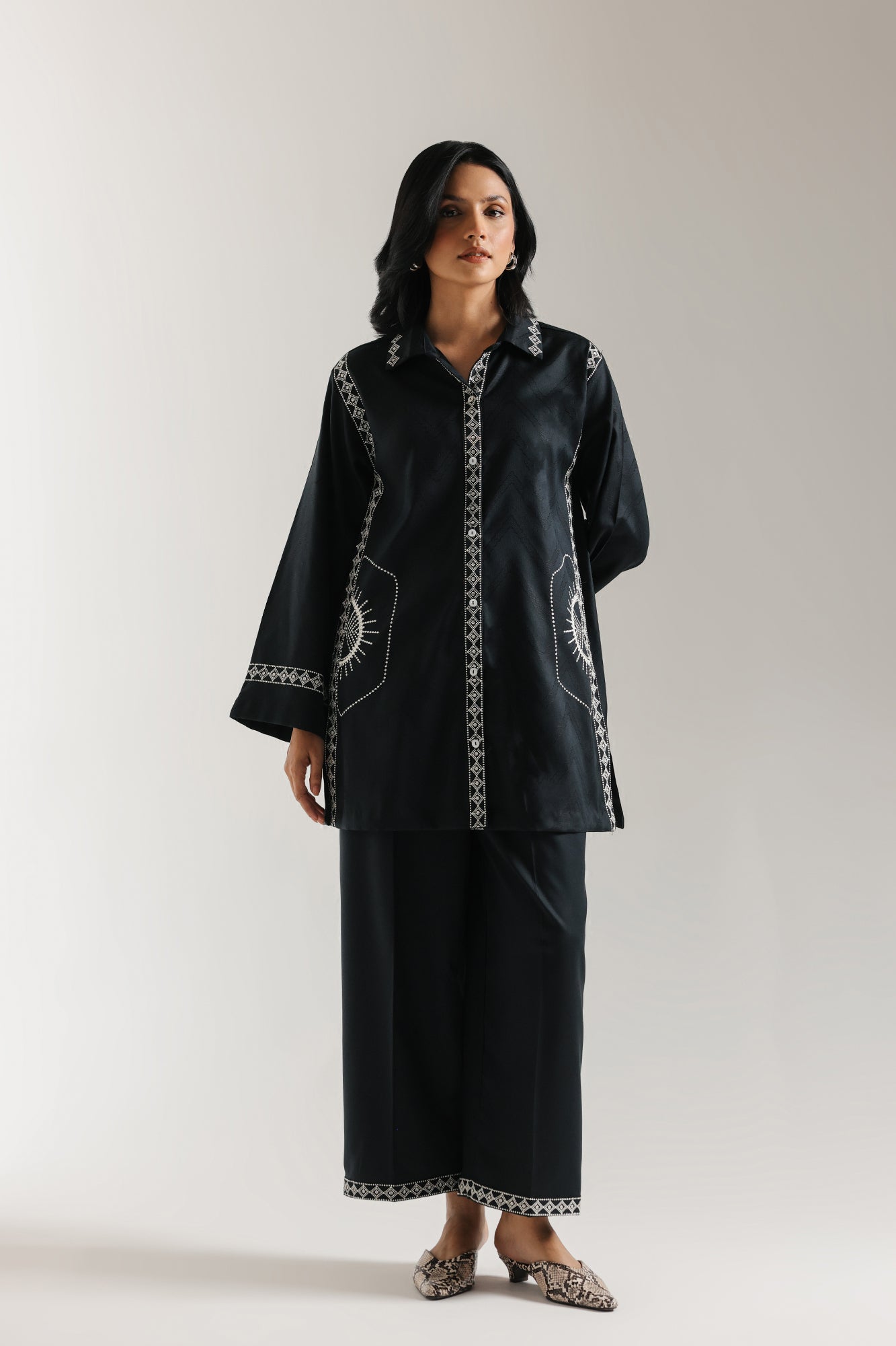 EMBROIDERED SUIT (E7217/102/902)