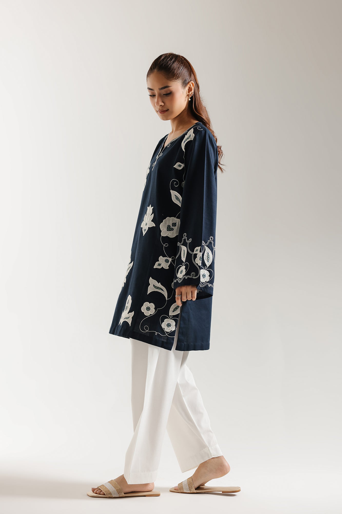 EMBROIDERED SHIRT (E7222/102/618)