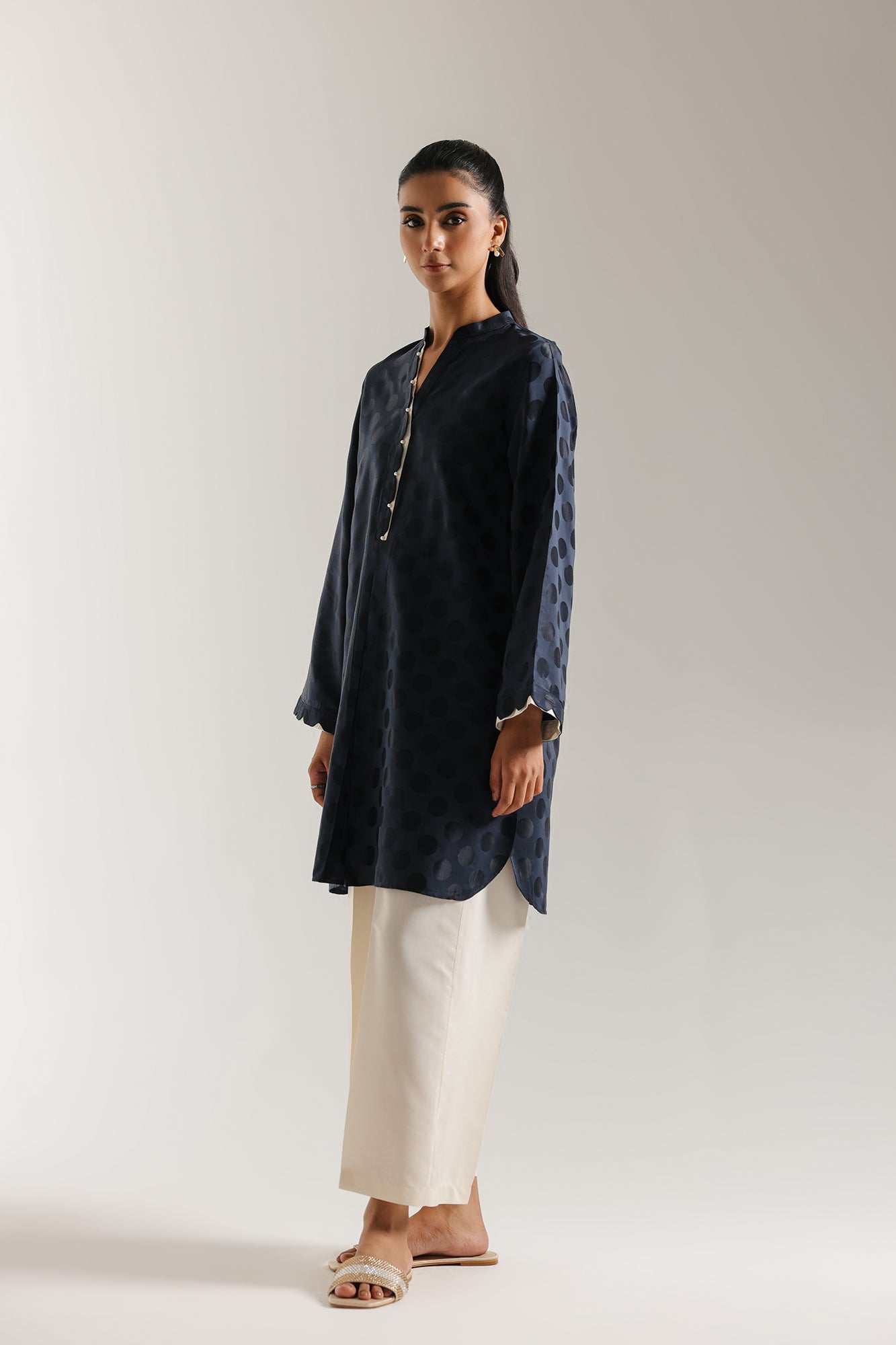 EMBROIDERED SUIT (E7231/102/619)