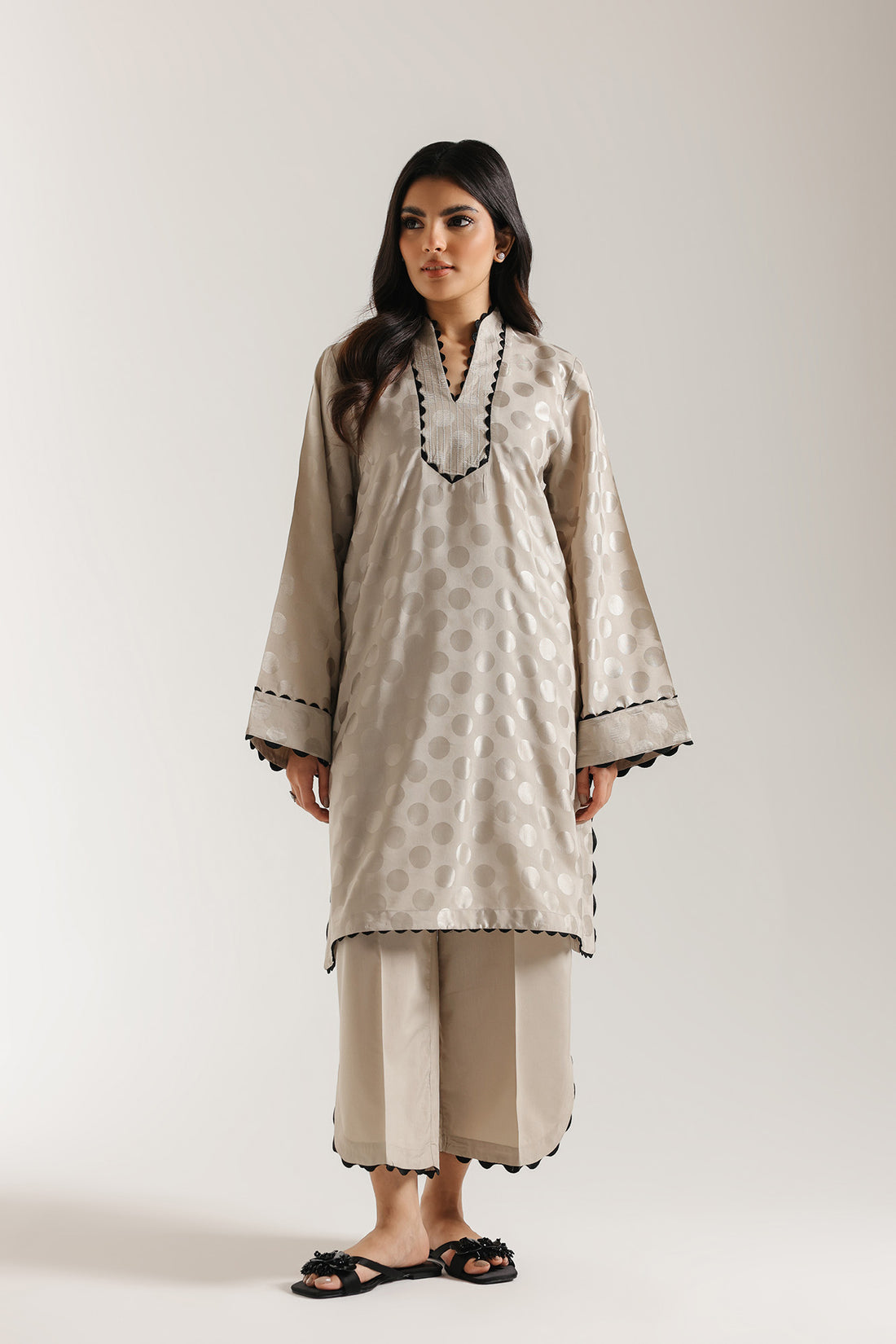 EMBROIDERED SUIT (E7233/102/006)