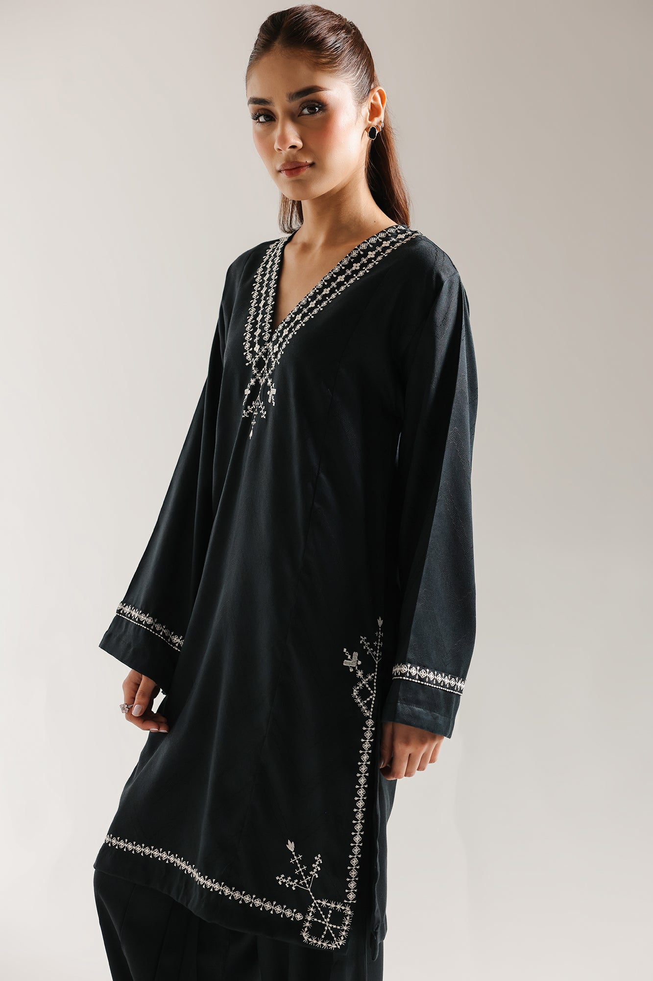 EMBROIDERED SUIT (E7234/102/902)