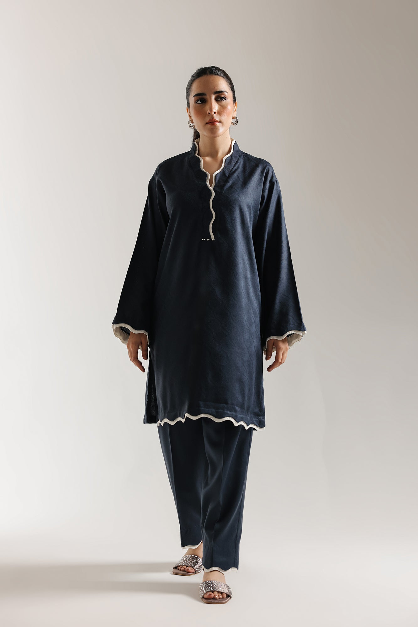 EMBROIDERED SUIT (E7235/102/619)