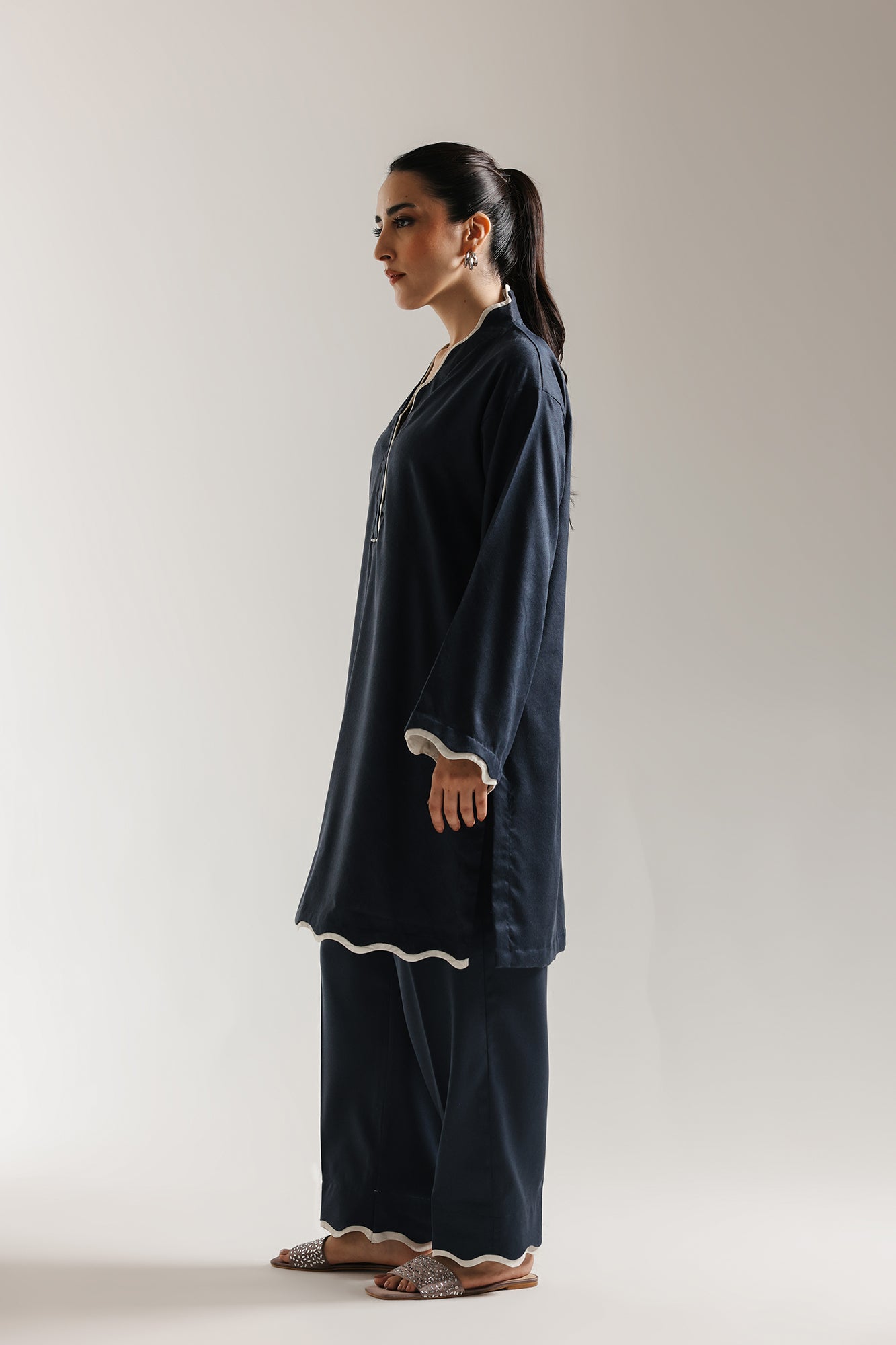 EMBROIDERED SUIT (E7235/102/619)