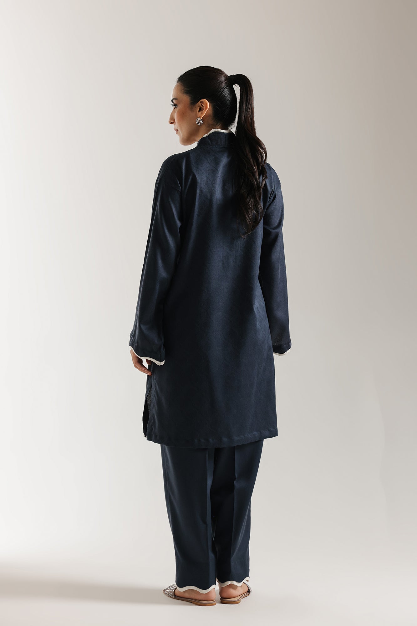 EMBROIDERED SUIT (E7235/102/619)