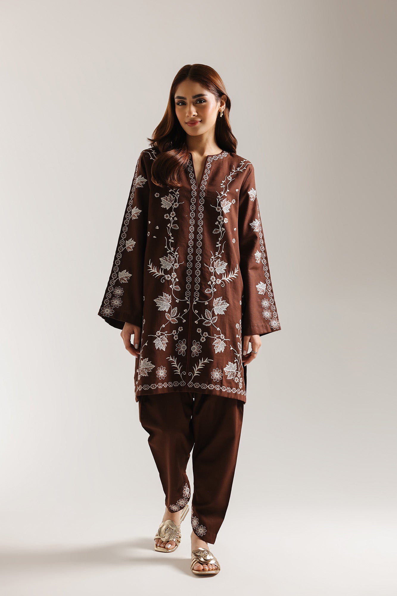 EMBROIDERED SUIT (E7241/102/801)