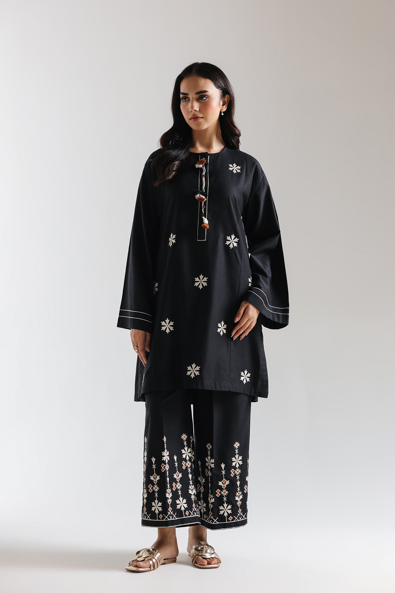 EMBROIDERED SUIT (E7249/102/902)