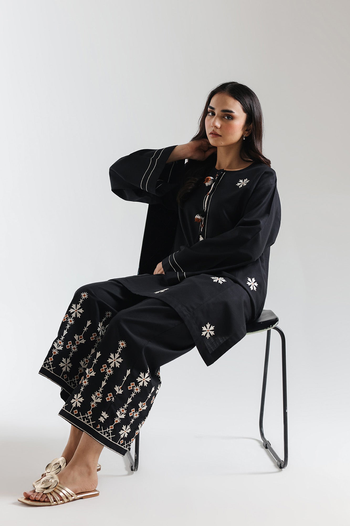 EMBROIDERED SUIT (E7249/102/902)