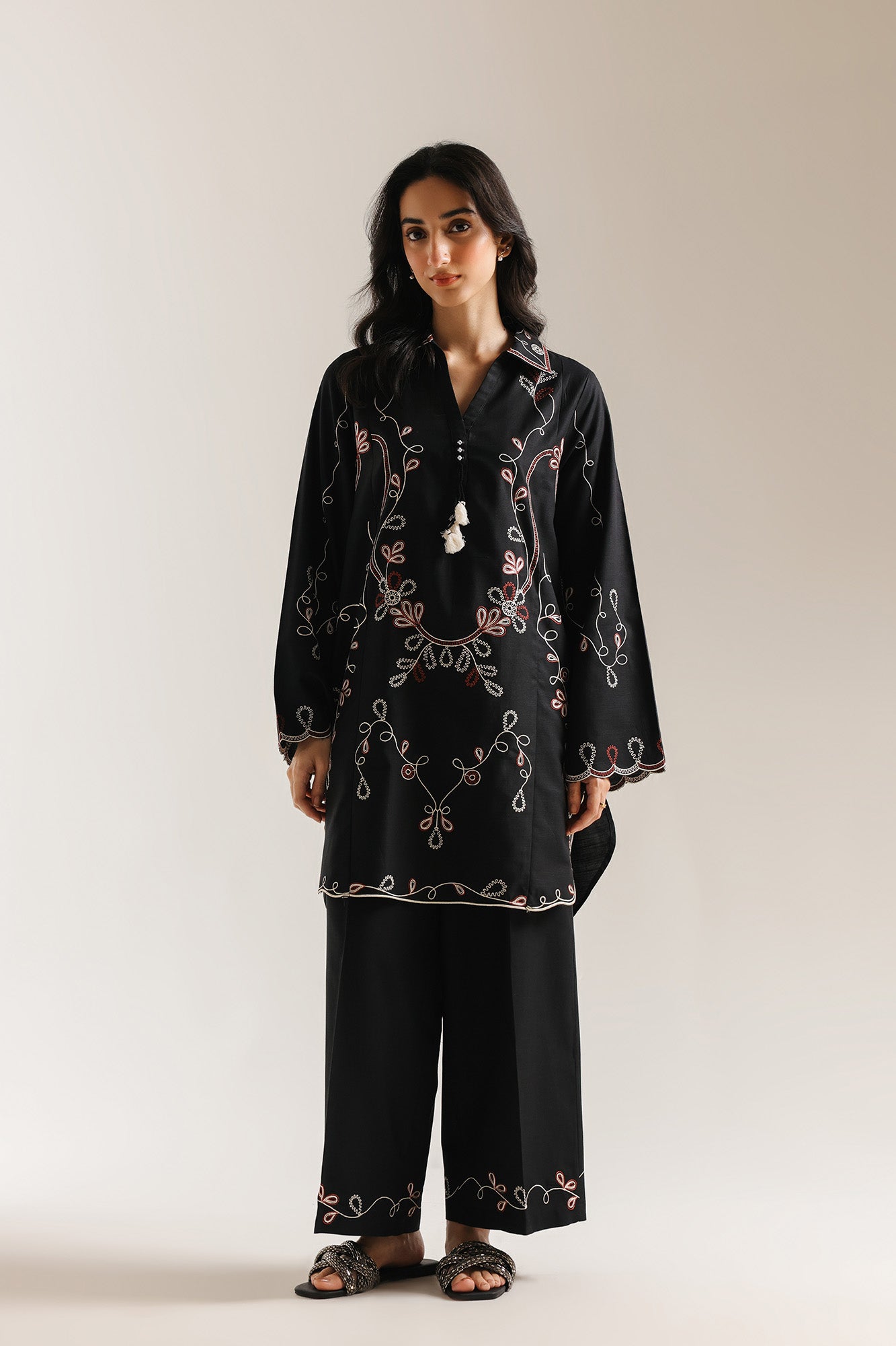 EMBROIDERED SUIT (E7251/102/902)