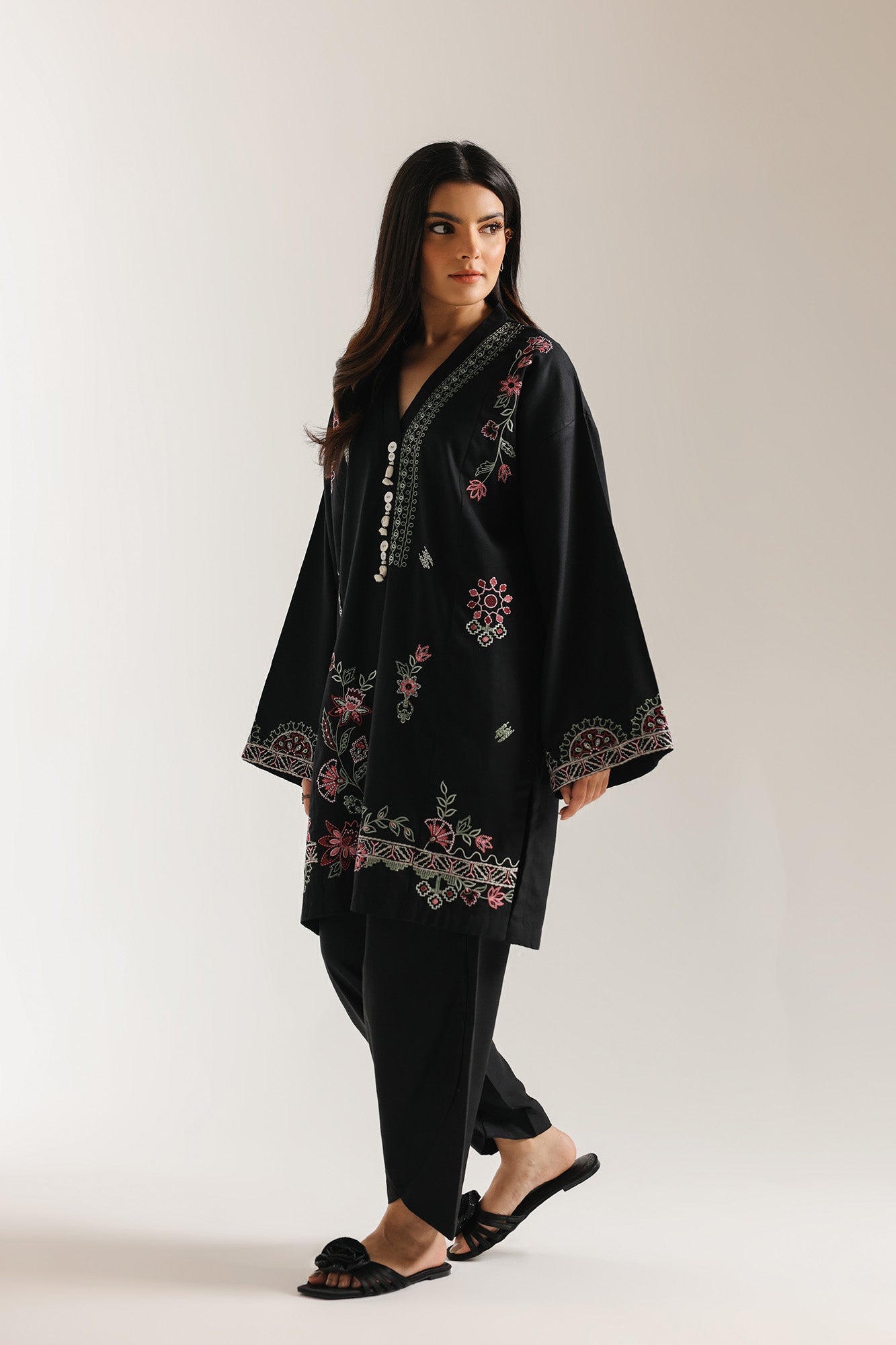 EMBROIDERED SUIT (E7252/102/902)