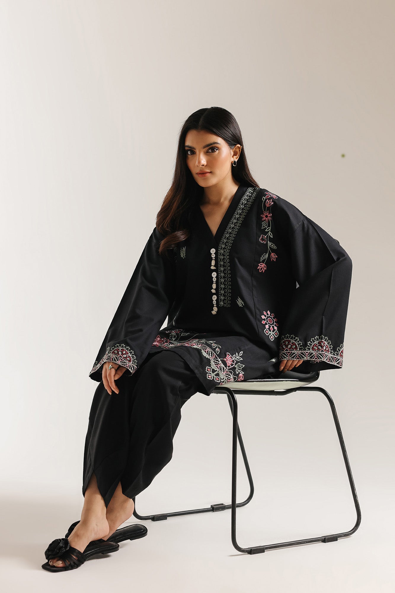 EMBROIDERED SUIT (E7252/102/902)