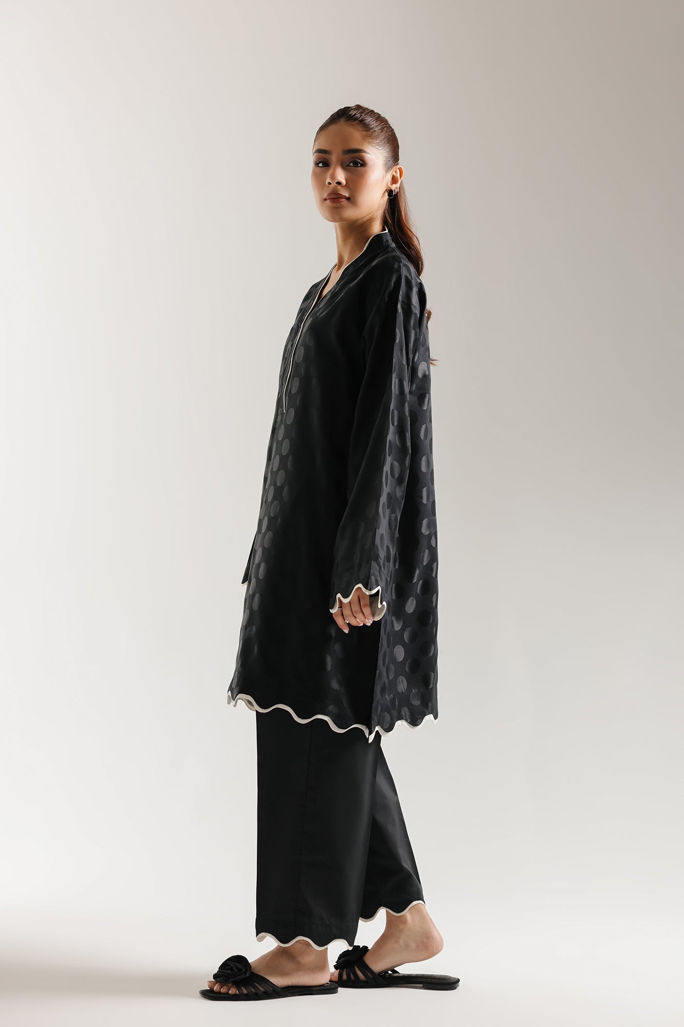 EMBROIDERED SUIT (E7254/102/902)