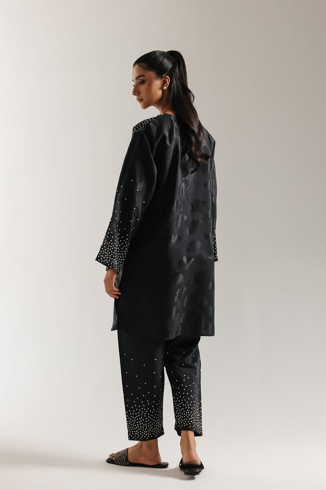 EMBROIDERED SUIT (E7255/102/902)