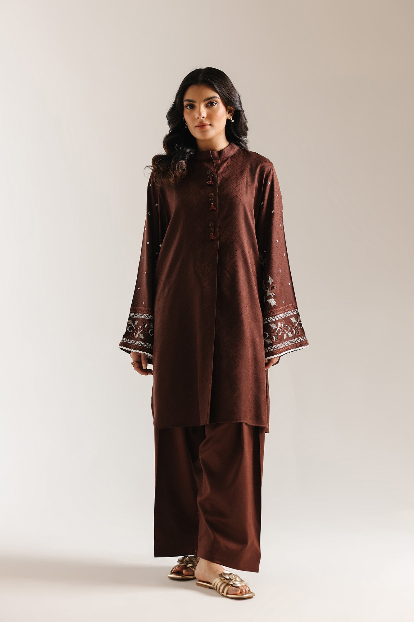 EMBROIDERED SUIT (E7257/102/317)